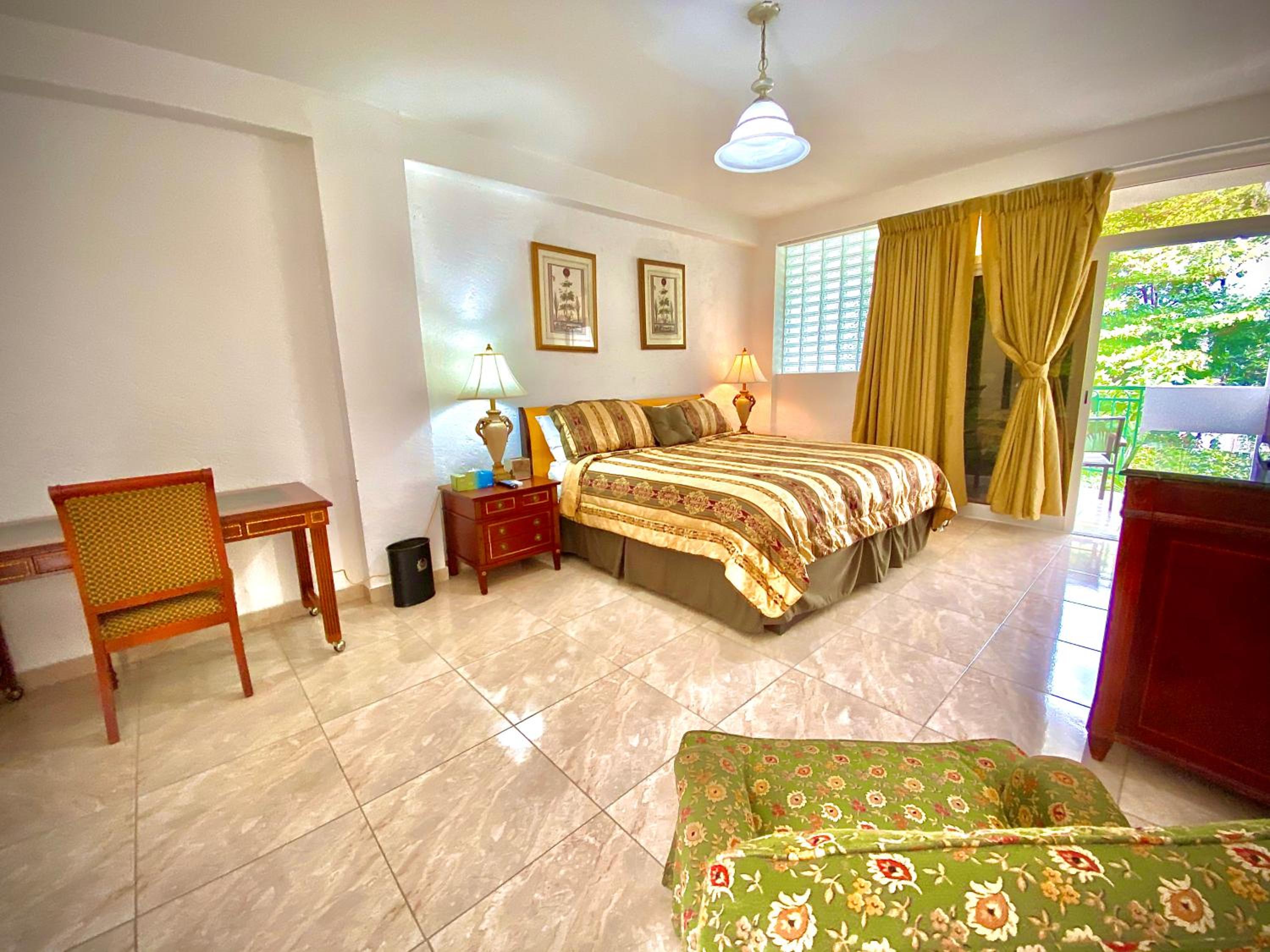 King Room With Balcony photo 2
