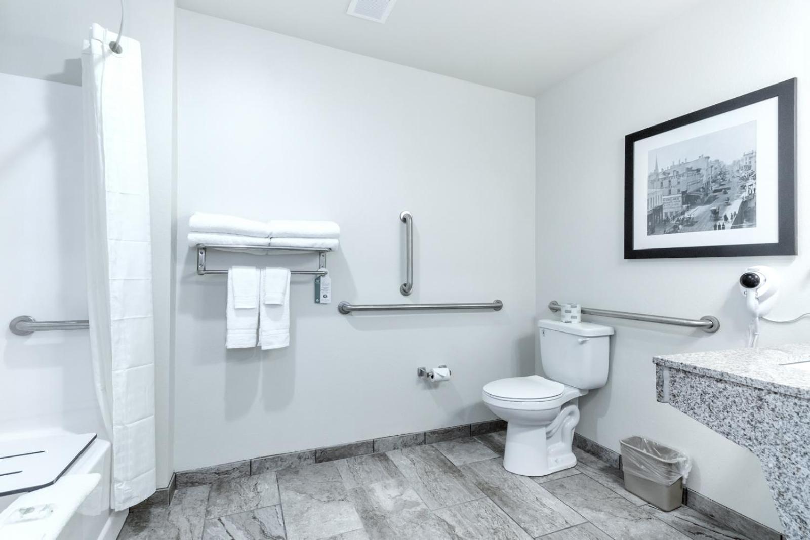 King Room - Disability Access photo 3