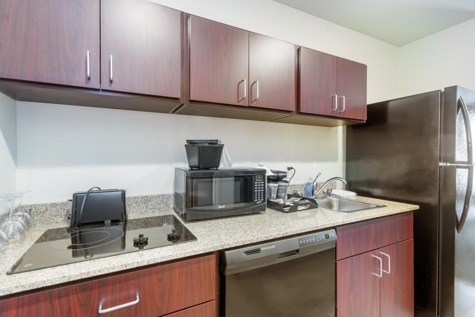 Deluxe Suite - Photo 8