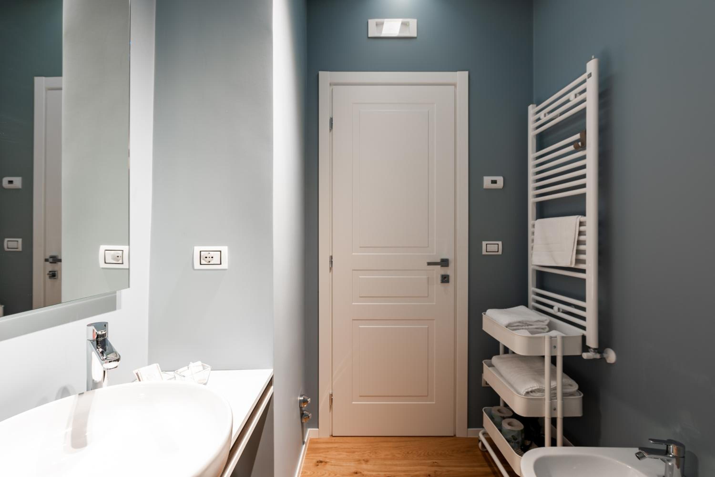 Double Room with Private Bathroom - Photo 8