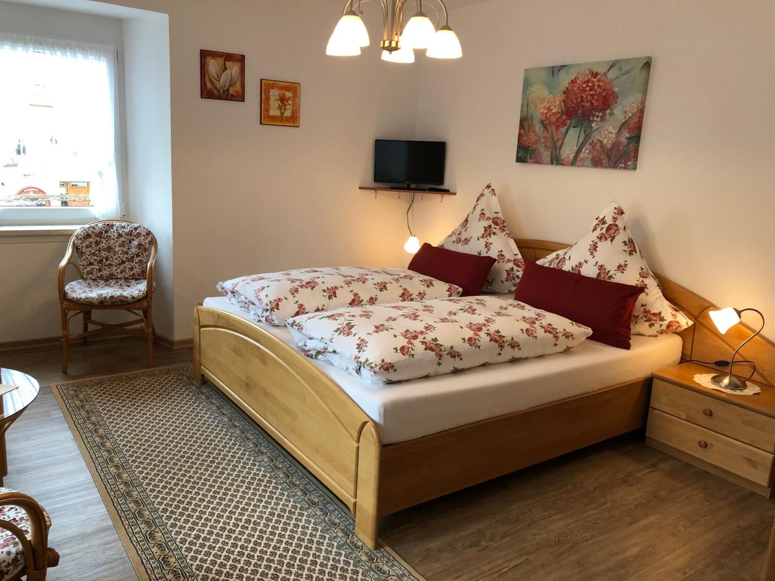 Large Double Room - Photo 1