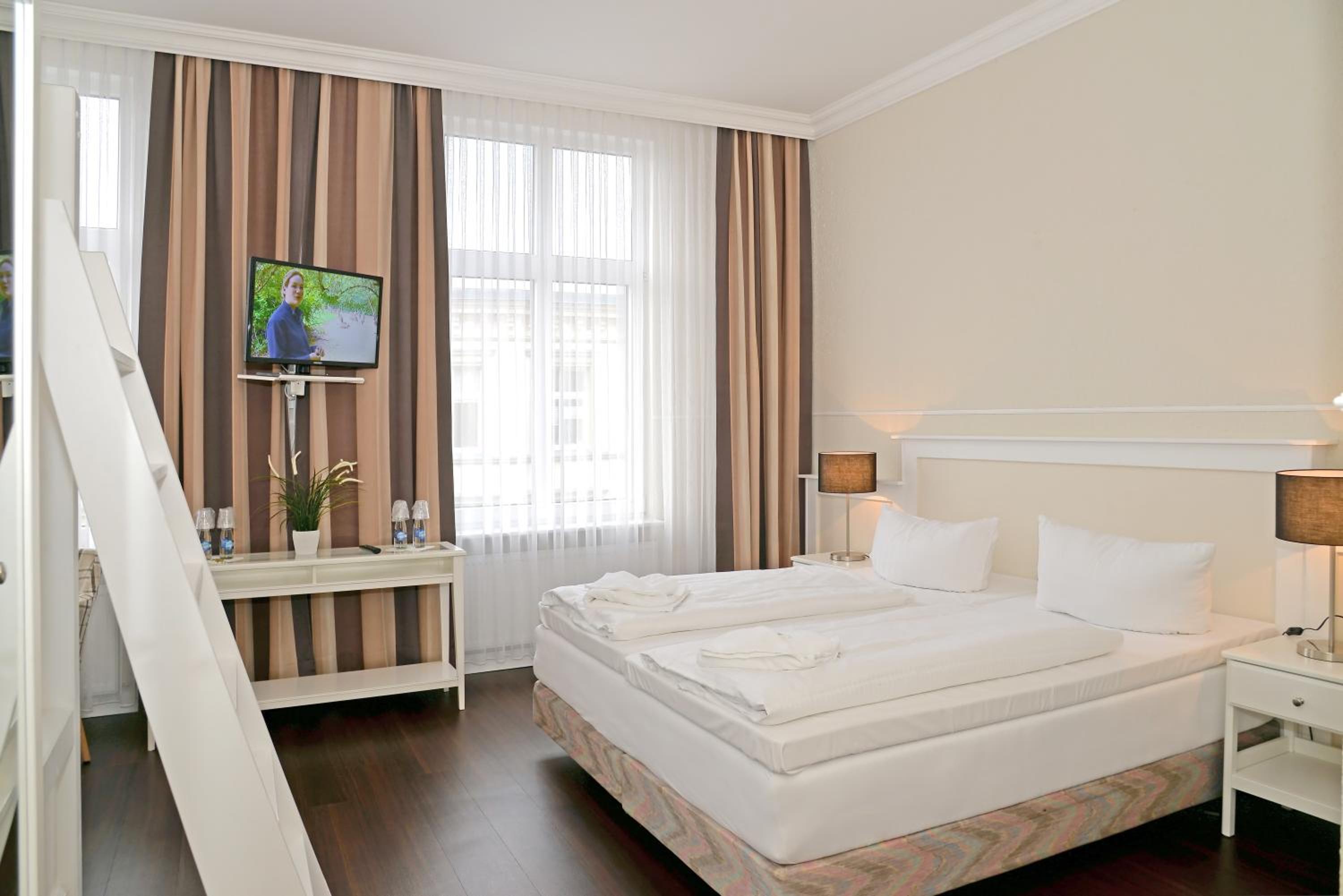 Family Room (4 Adults)