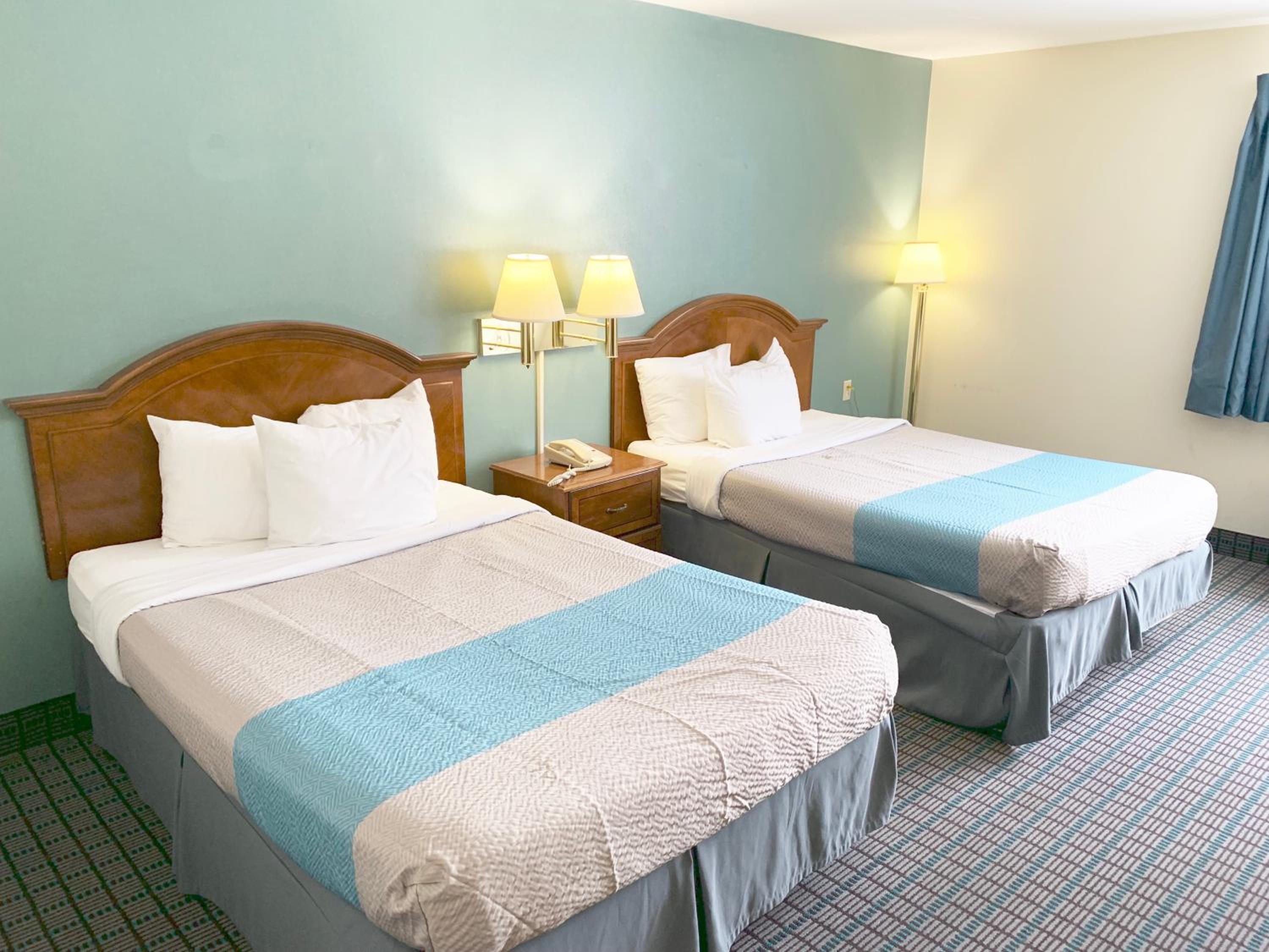 Quadruple Room - Disability Access - Non-Smoking - Photo 2
