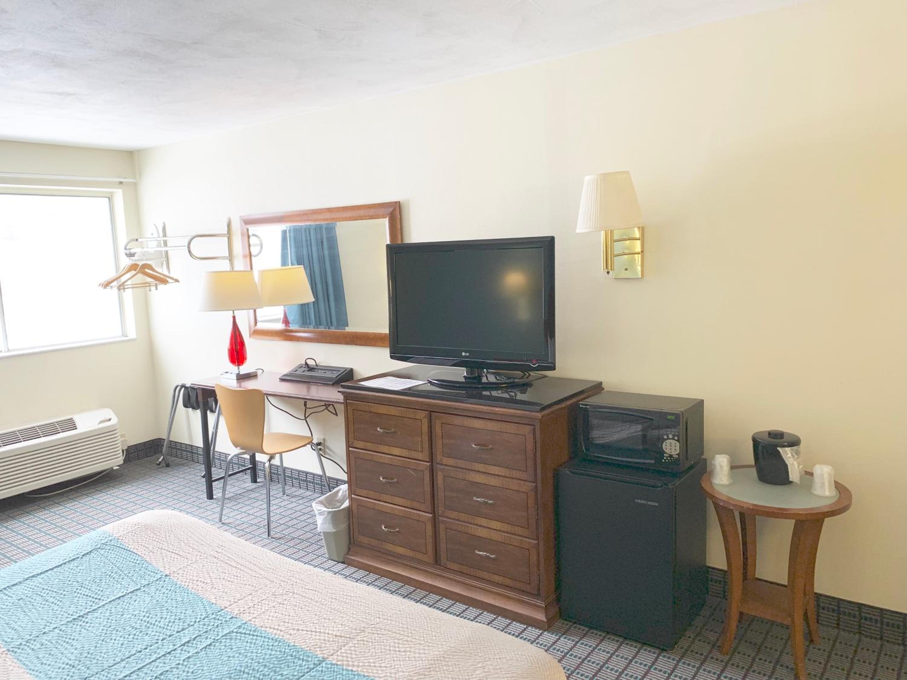 King Room - Non-Smoking - Photo 1