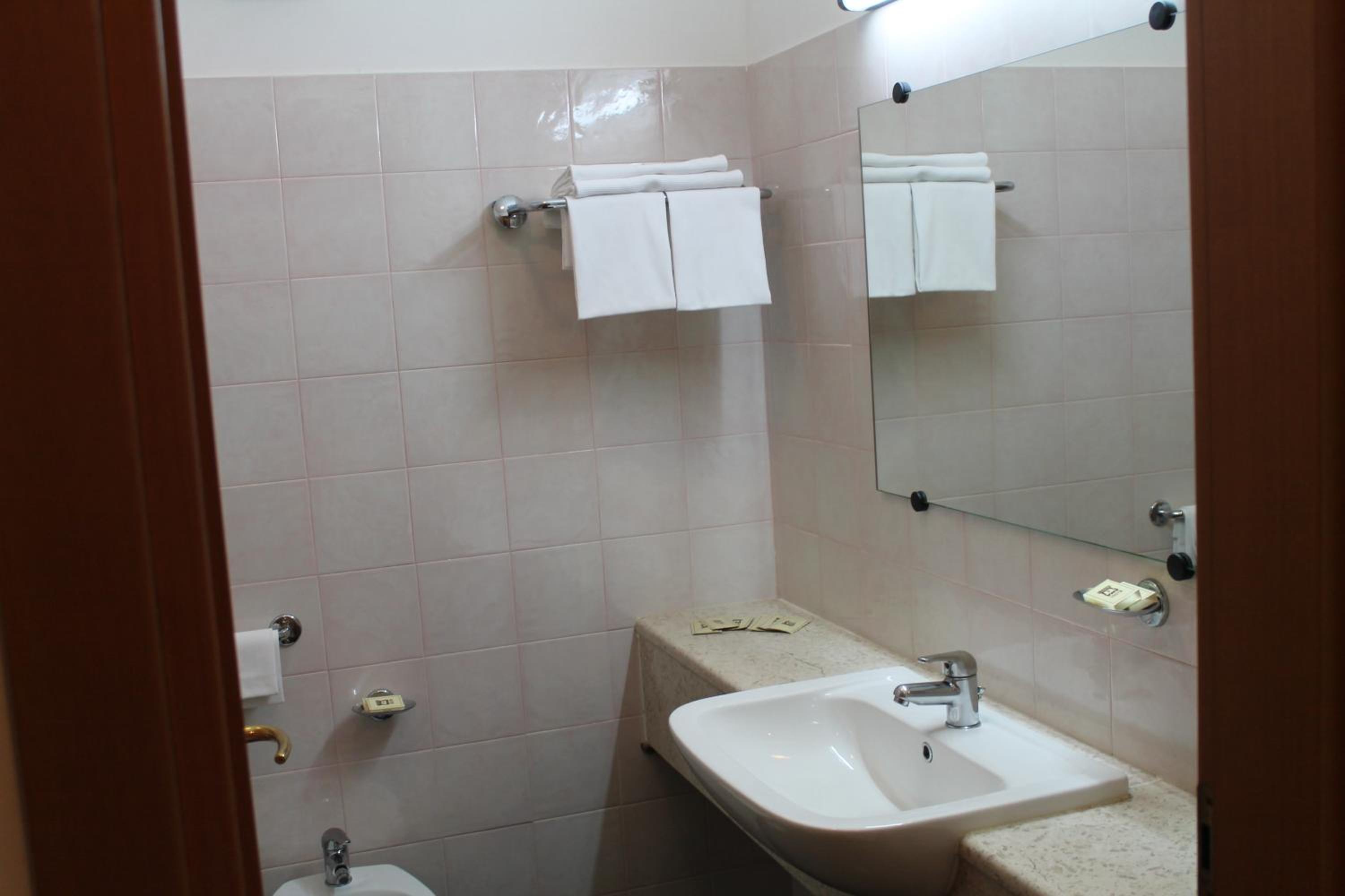 Single Room photo 3