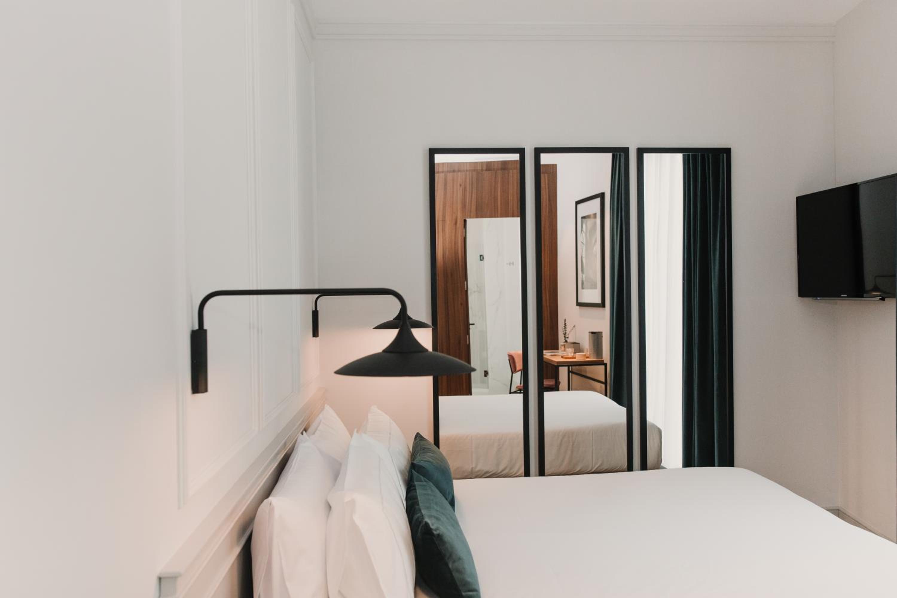 Superior Double or Twin Room - Photo 12