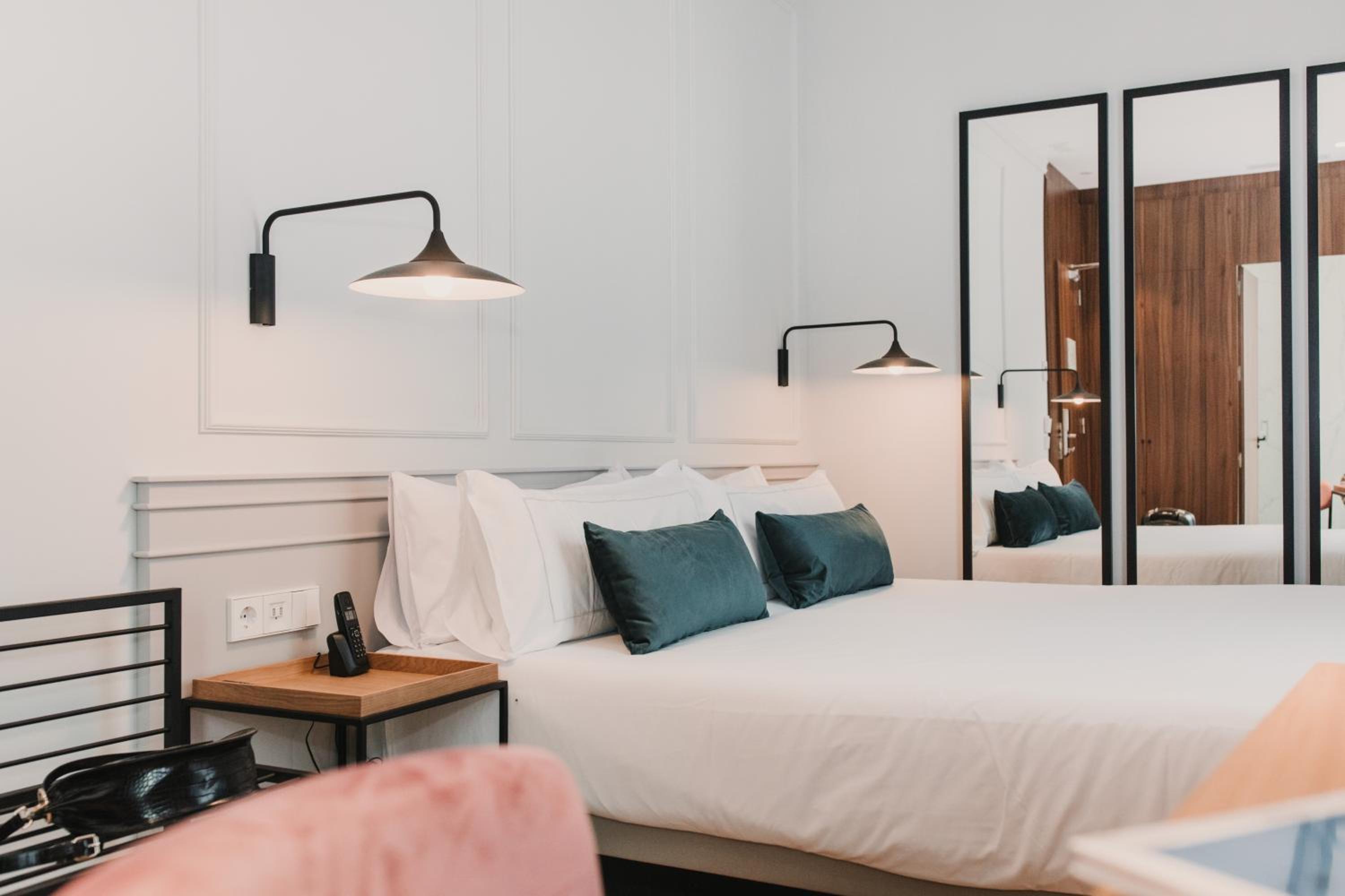 Superior Double or Twin Room - Photo 10