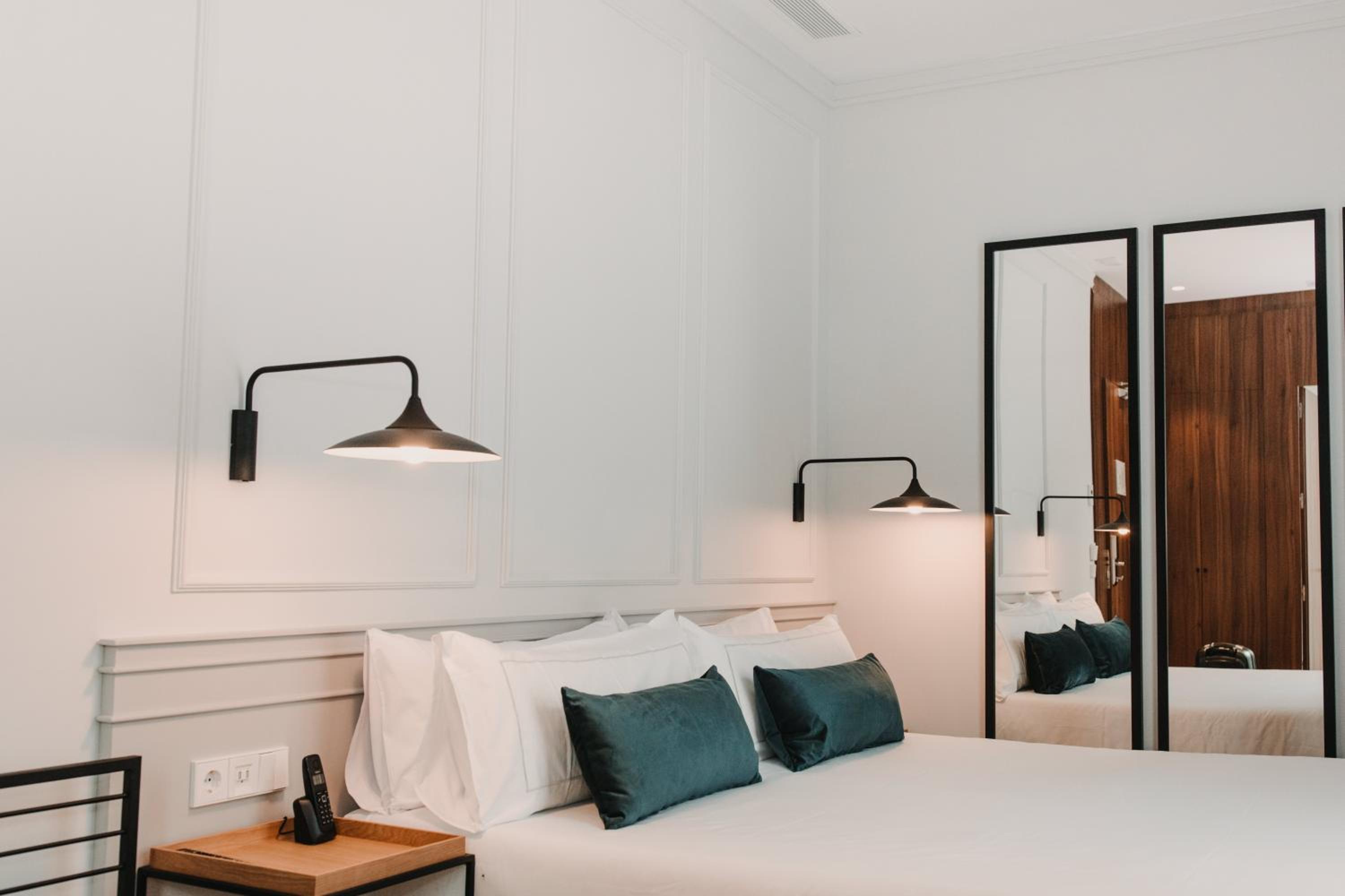 Double or Twin Room - Photo 6