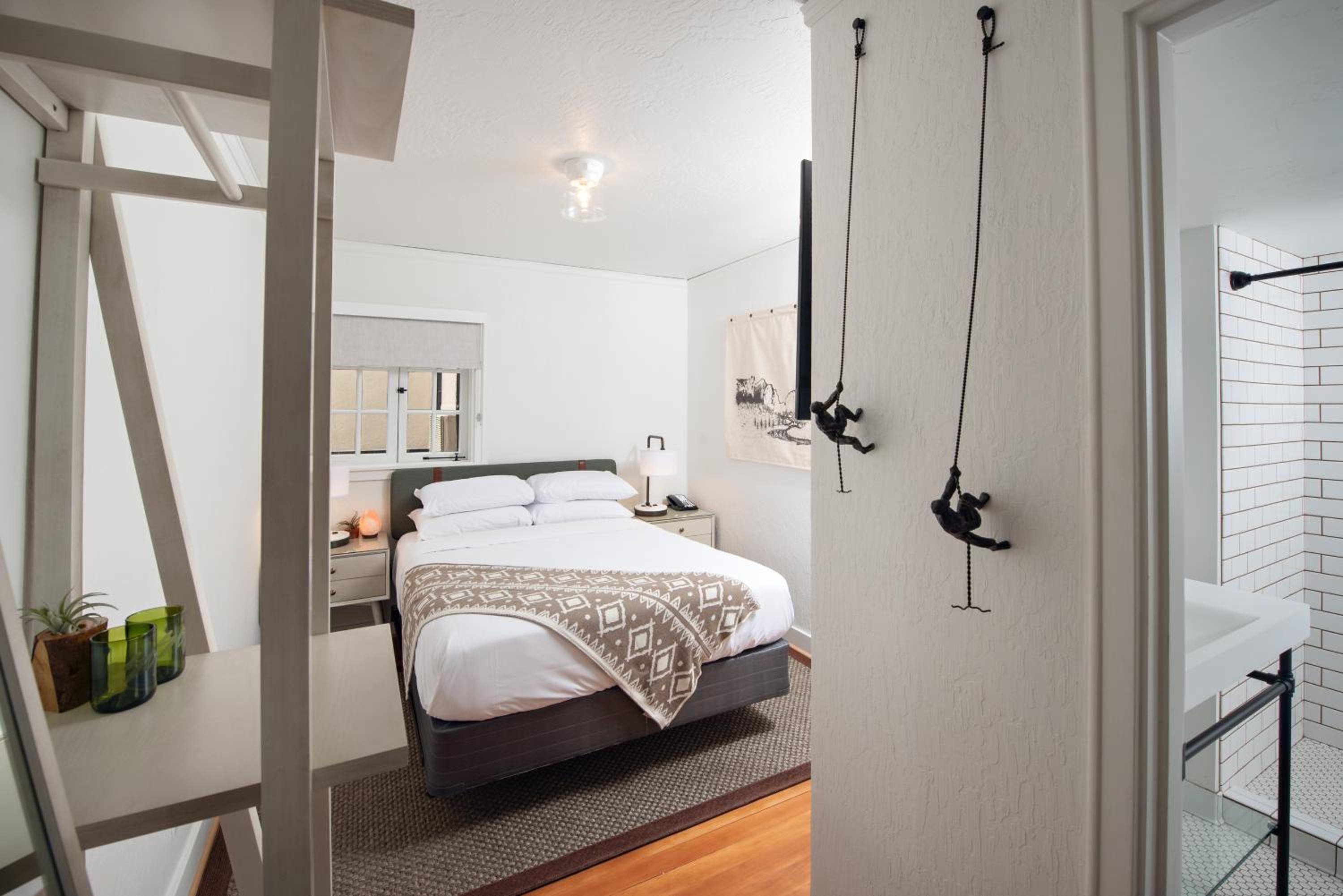 Standard Queen Room