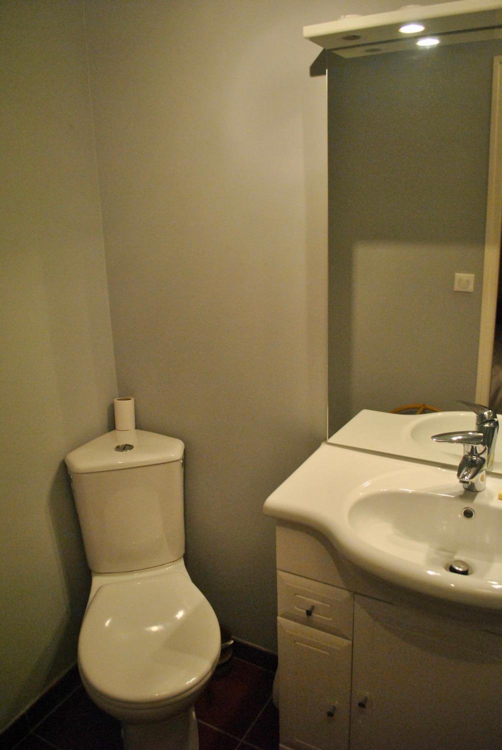Double Room - Photo 7