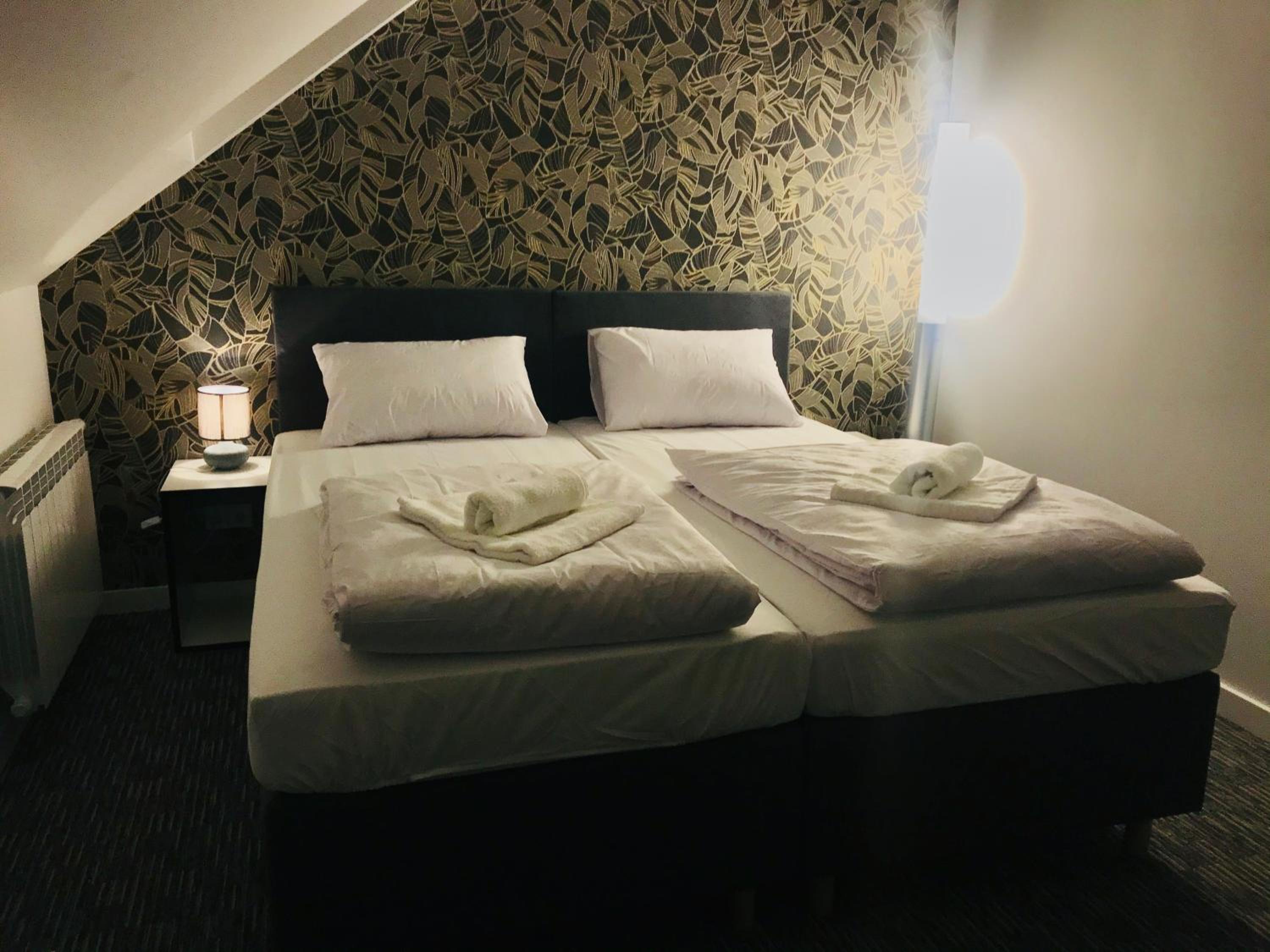 Deluxe Double Room with Shower photo 2