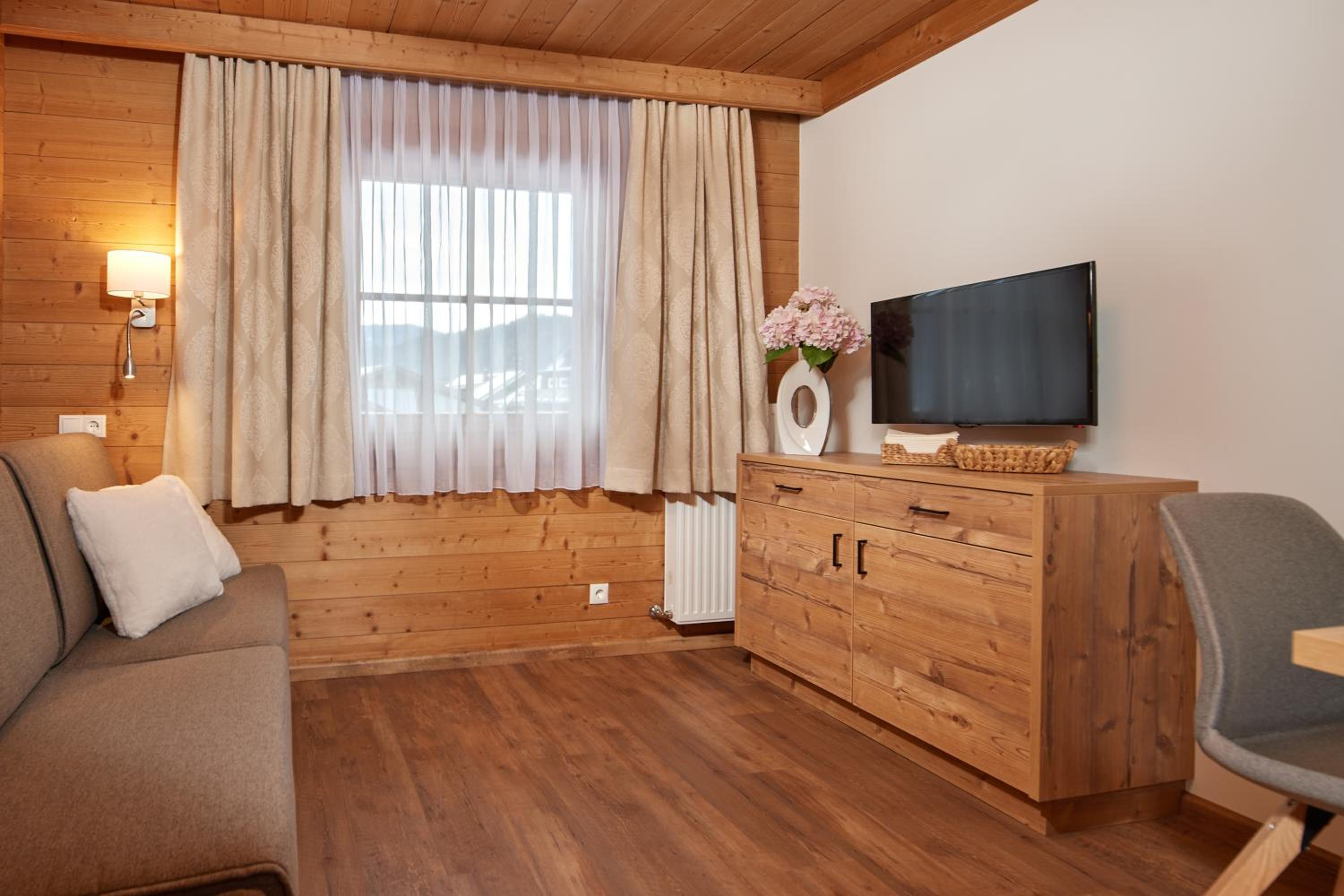 One-Bedroom Apartment with Balcony - Annex Building