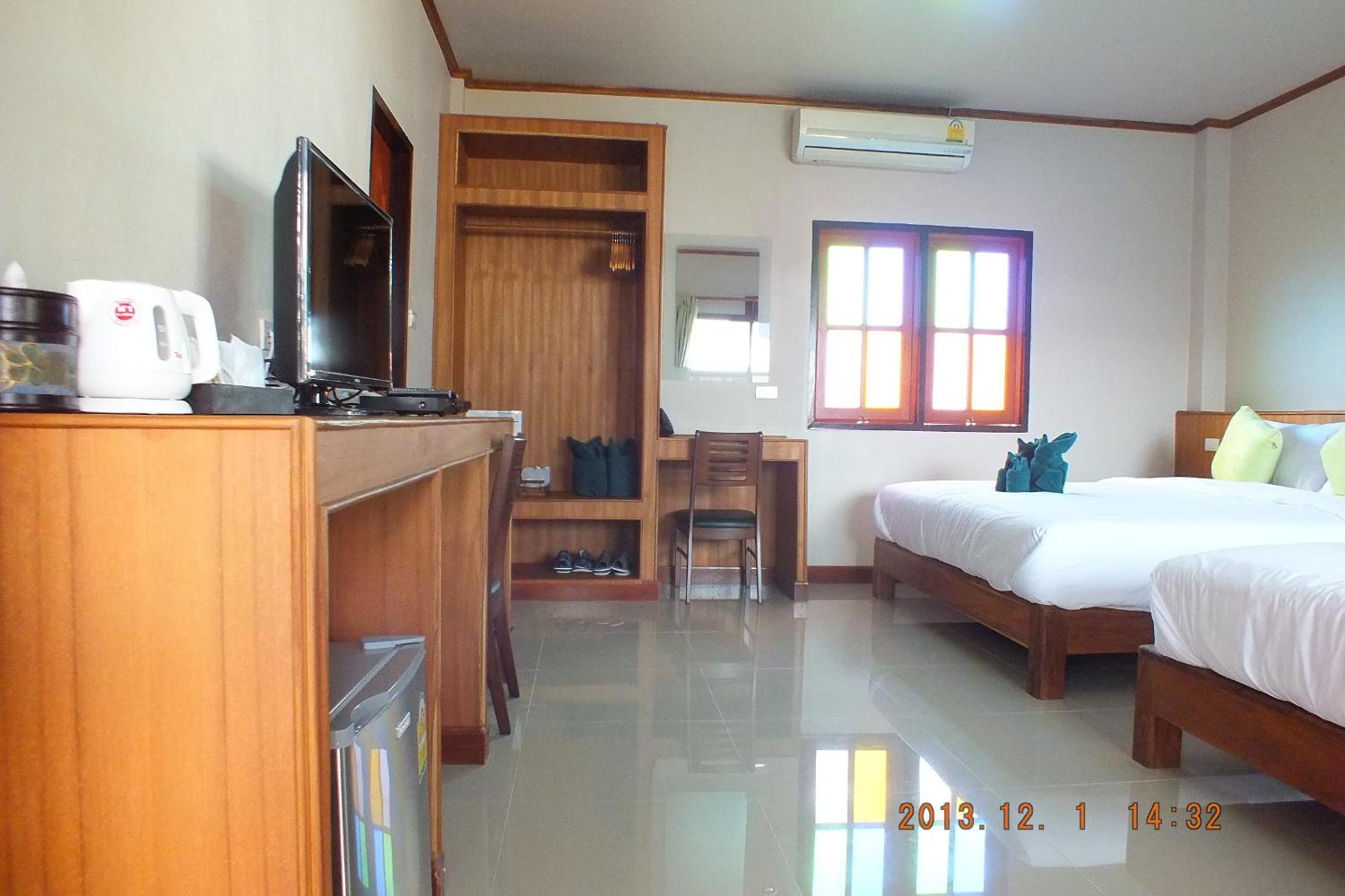 Family Room (4 Adults) - Photo 8