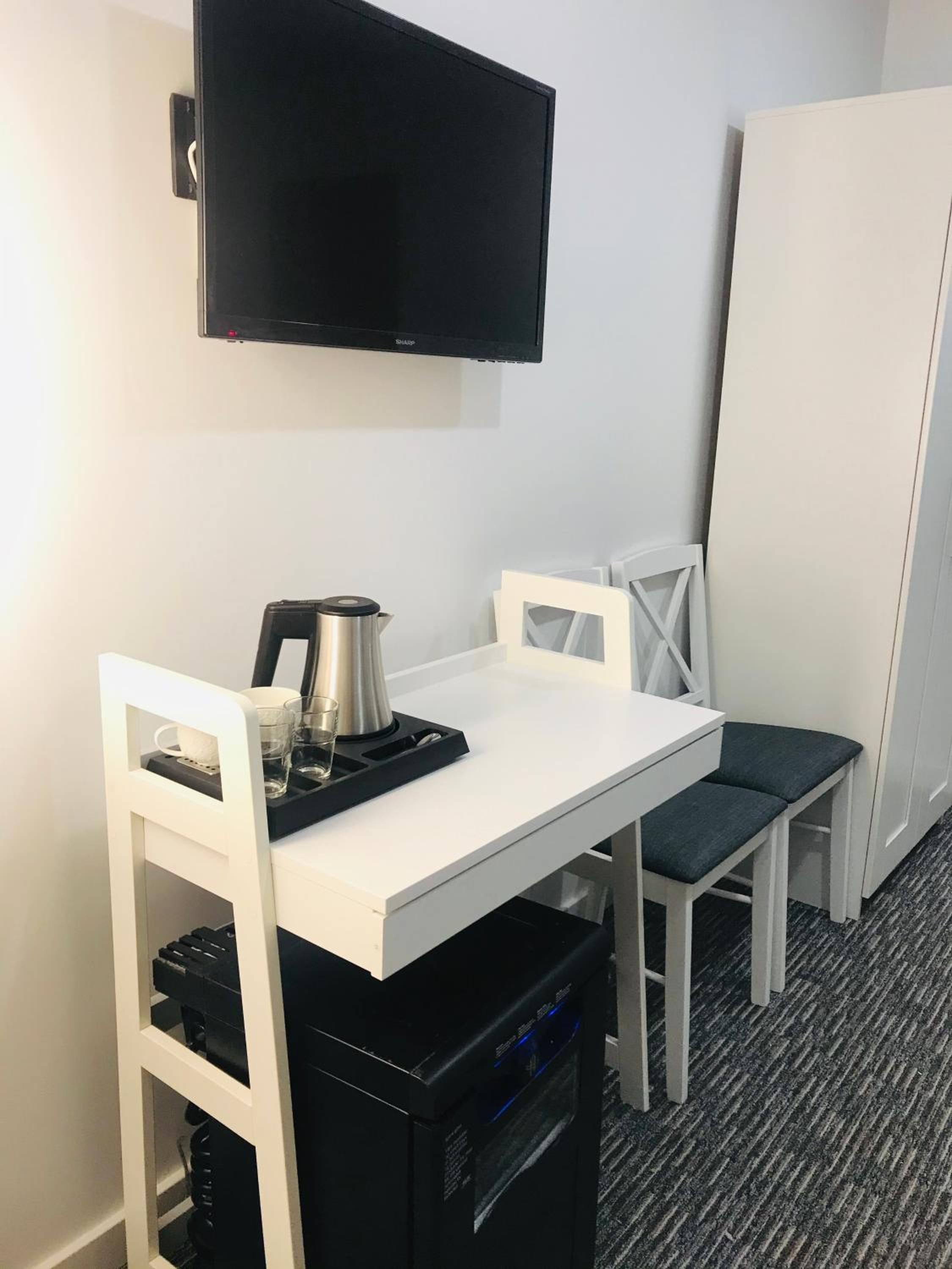 Single Room with Bathroom photo 3