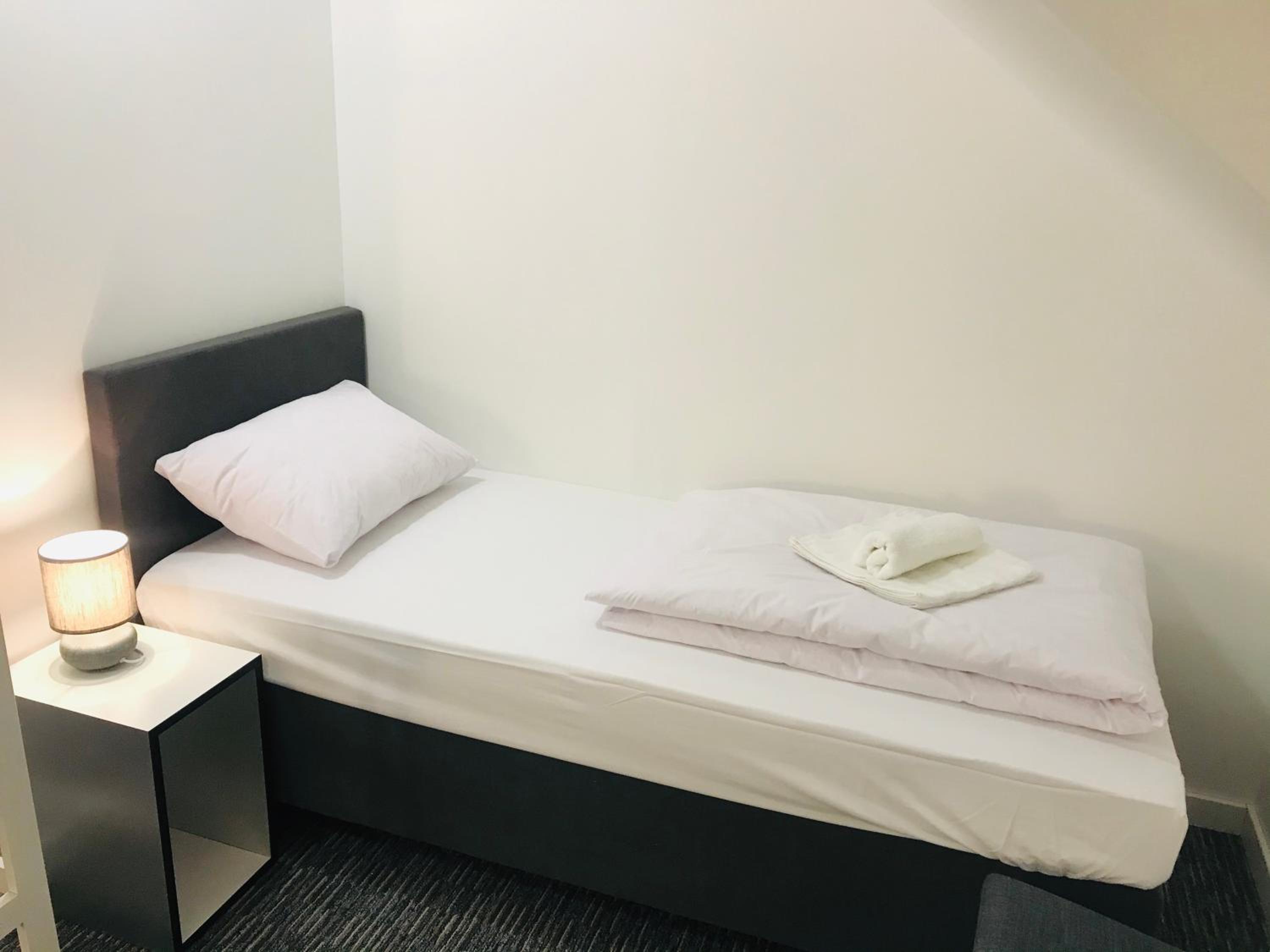 Single Room with Bathroom photo 2