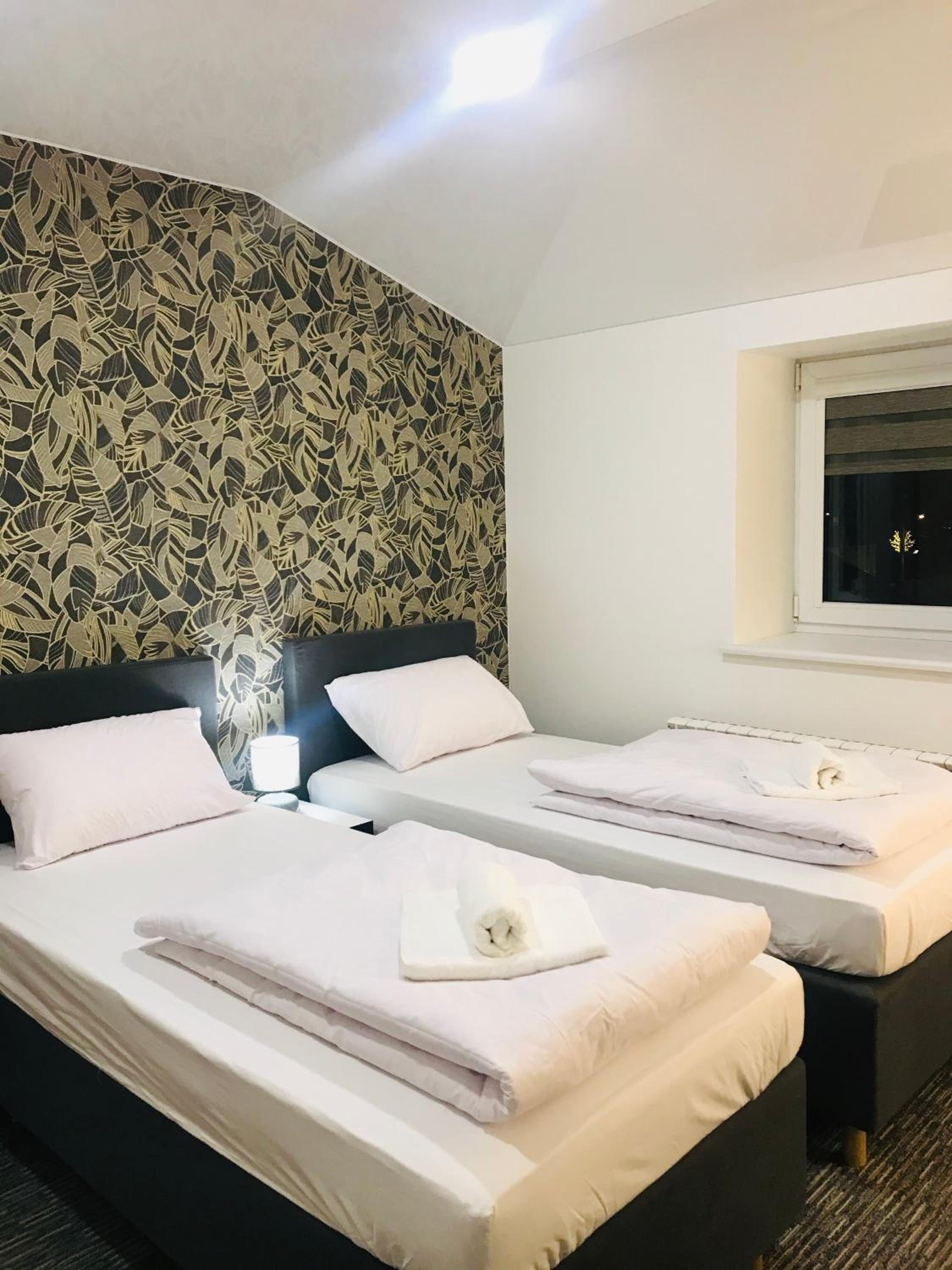Twin Room with Private Bathroom photo 1