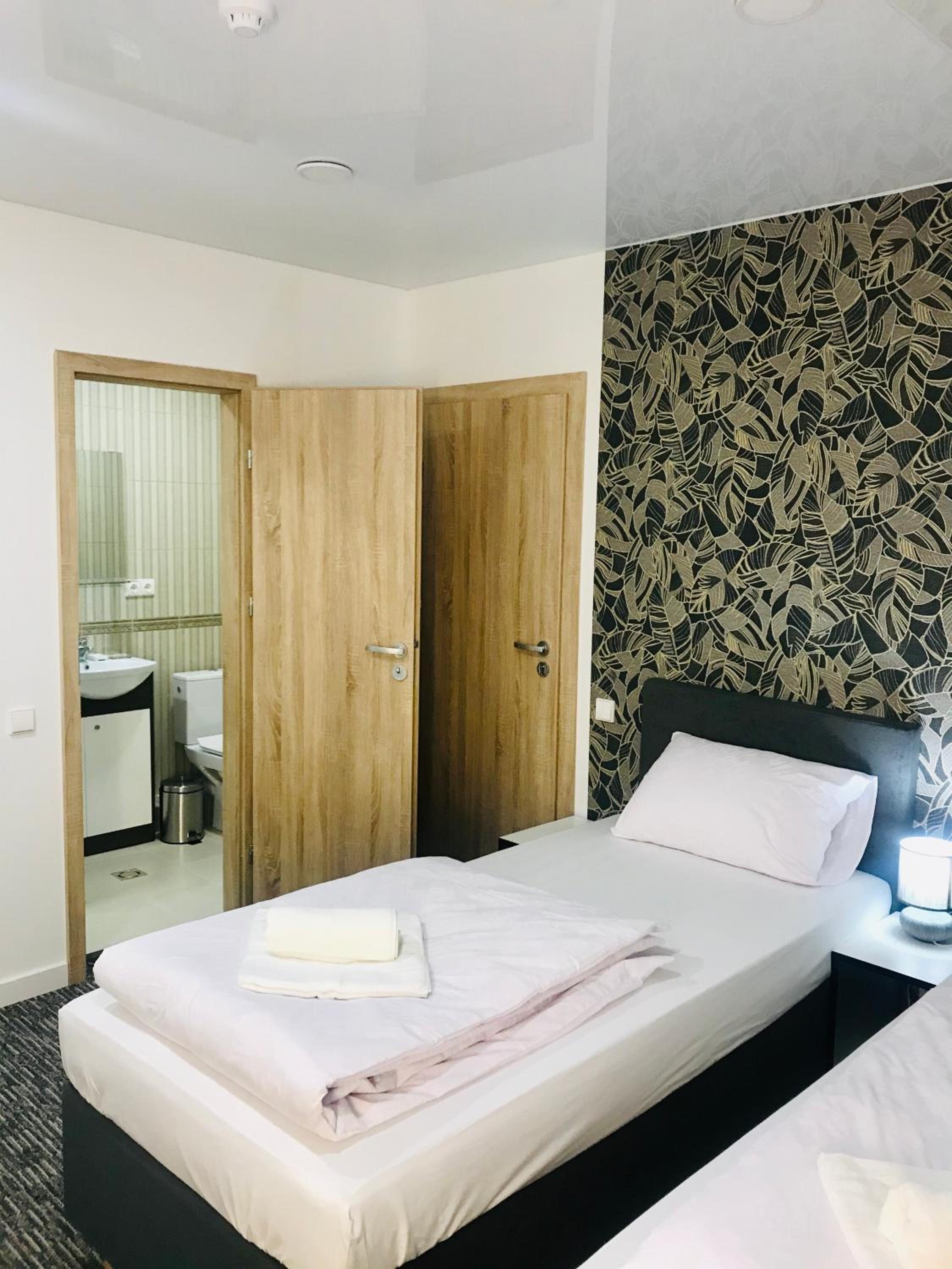 Twin Room with Private Bathroom photo 2