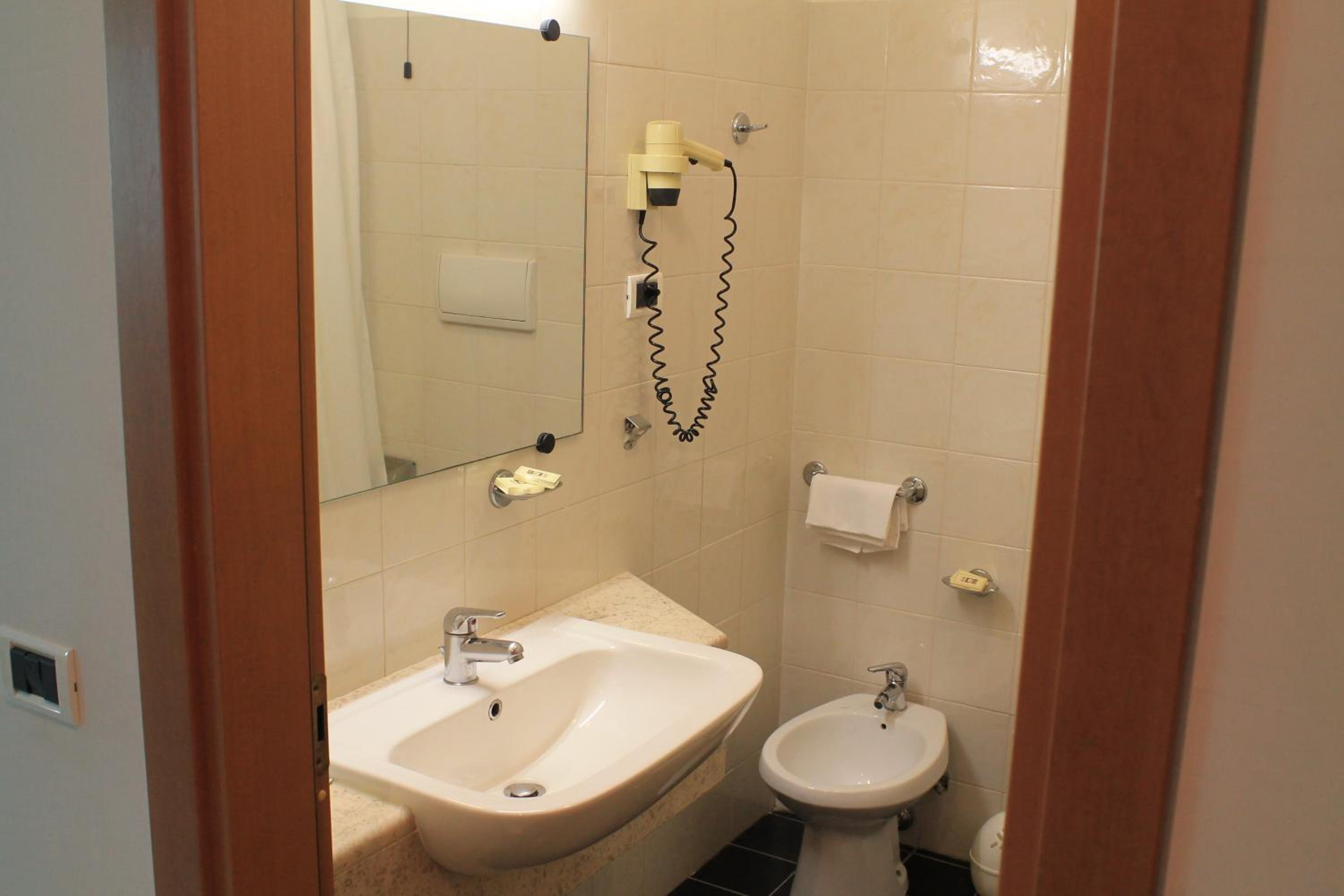 Double Room - Photo 6