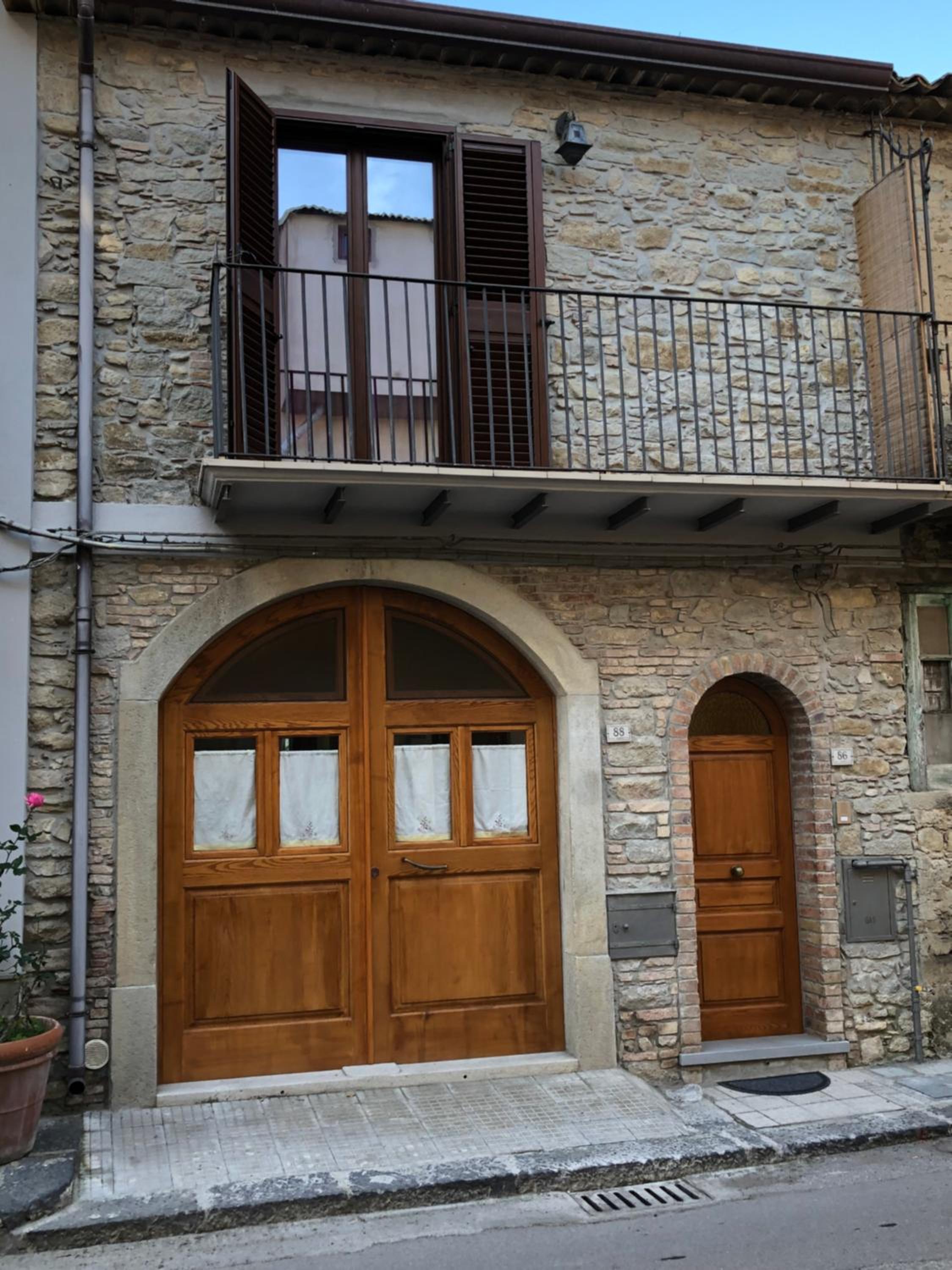 Two-Bedroom House - Photo 28