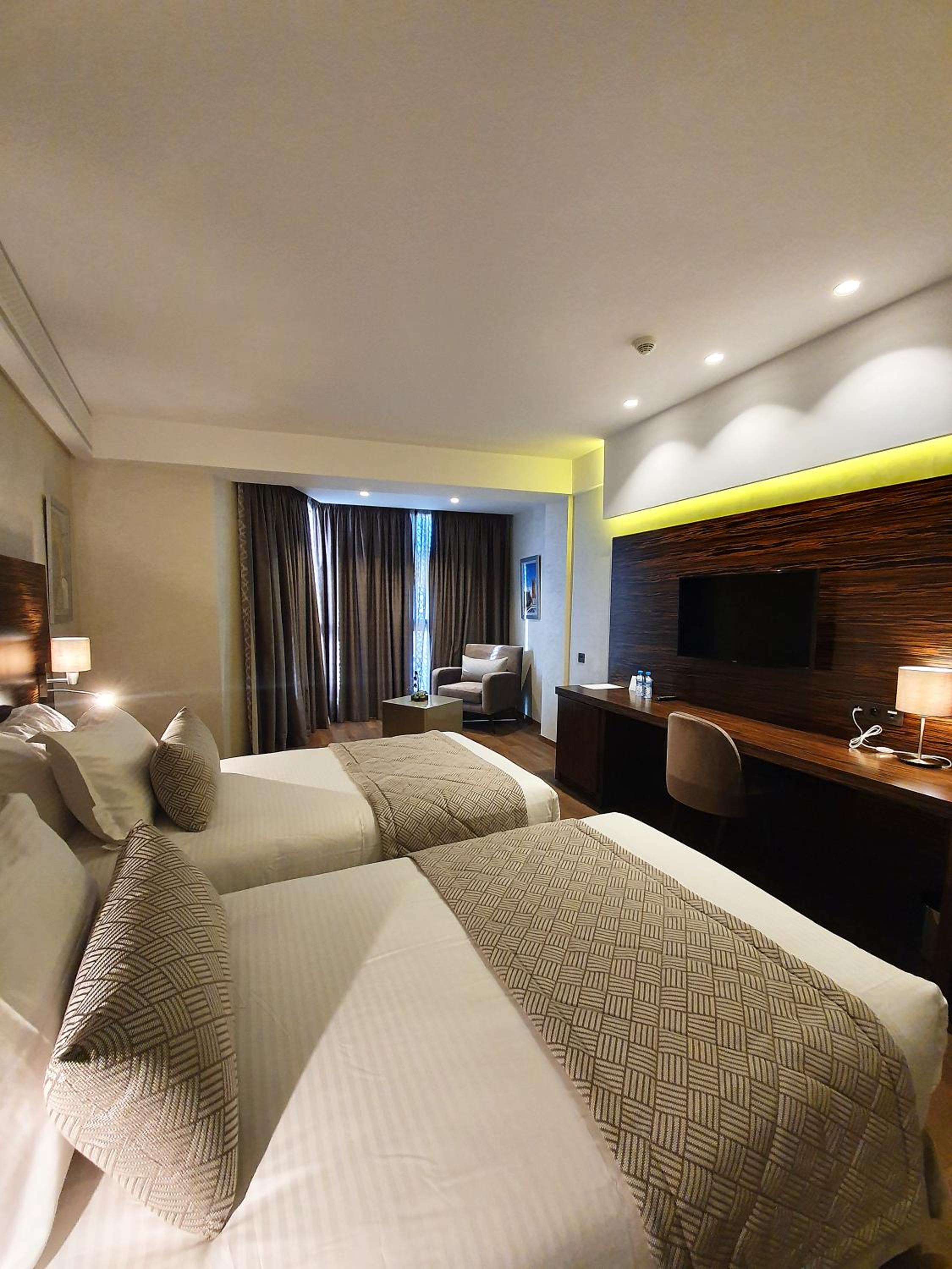 Deluxe Room - Photo 15