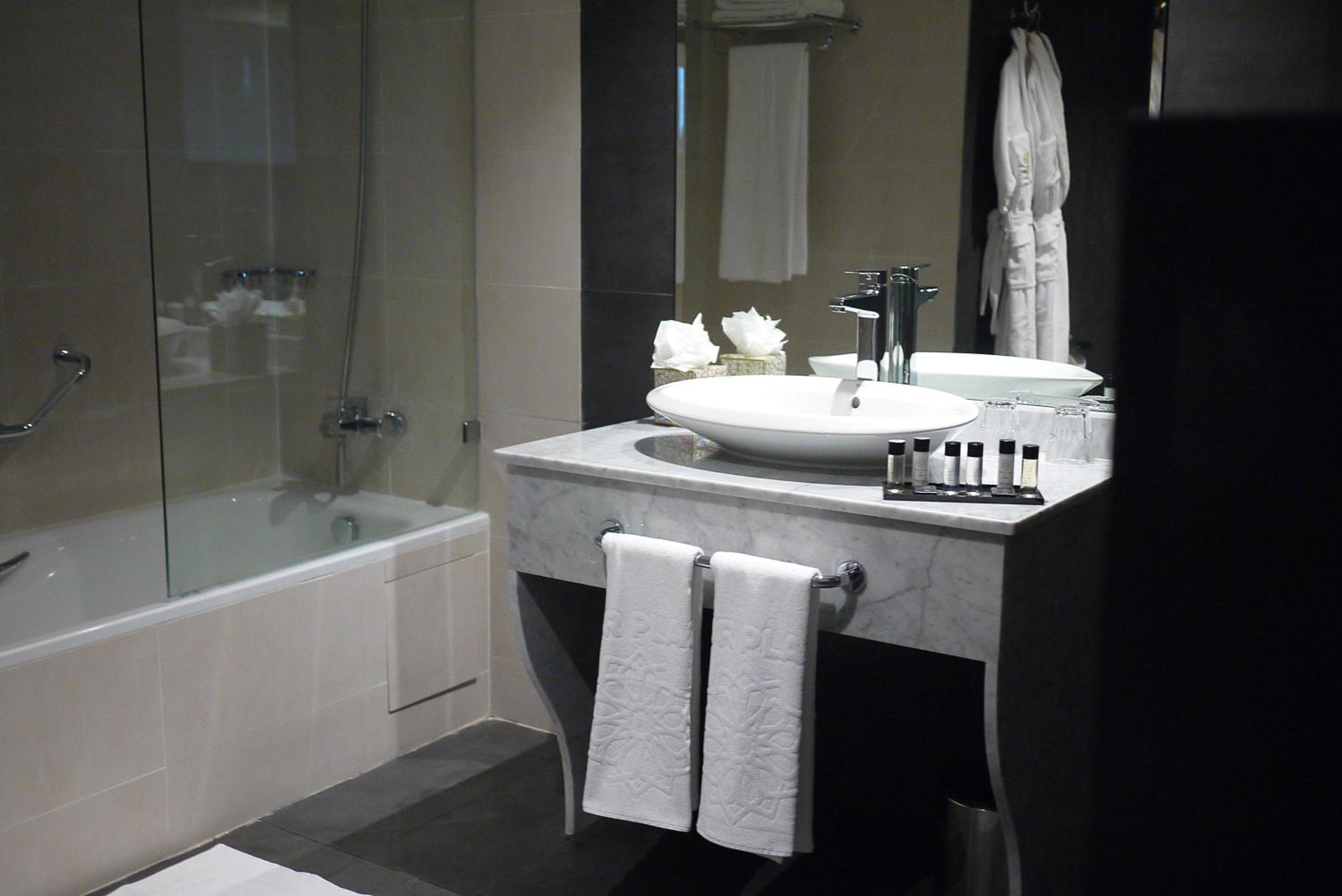 Deluxe King Suite - Photo 7