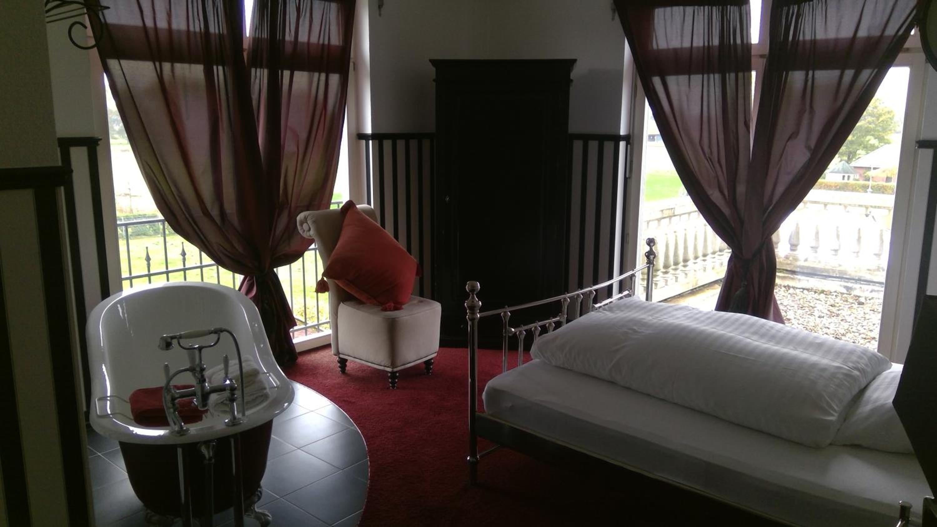 Single Room With Bath photo 2