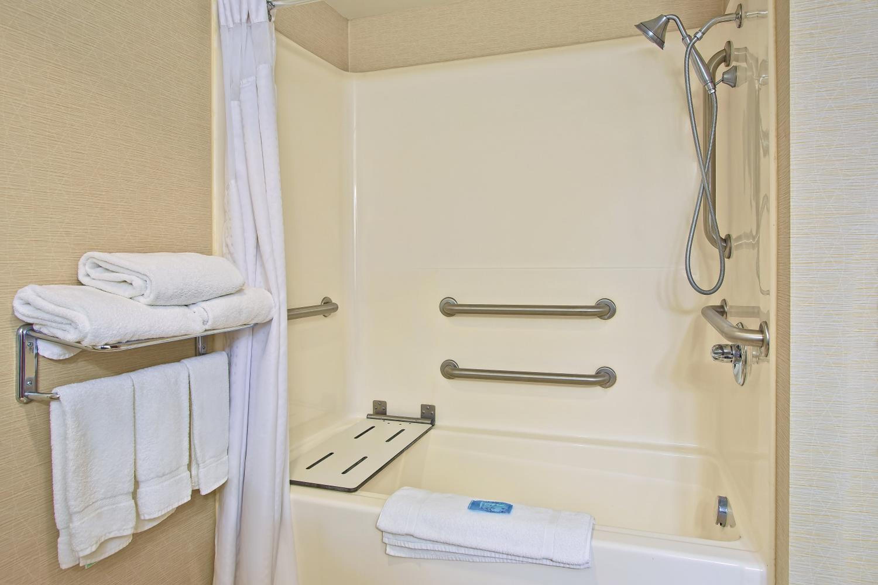 King Room - Mobility Access/Hearing Accessible photo 2