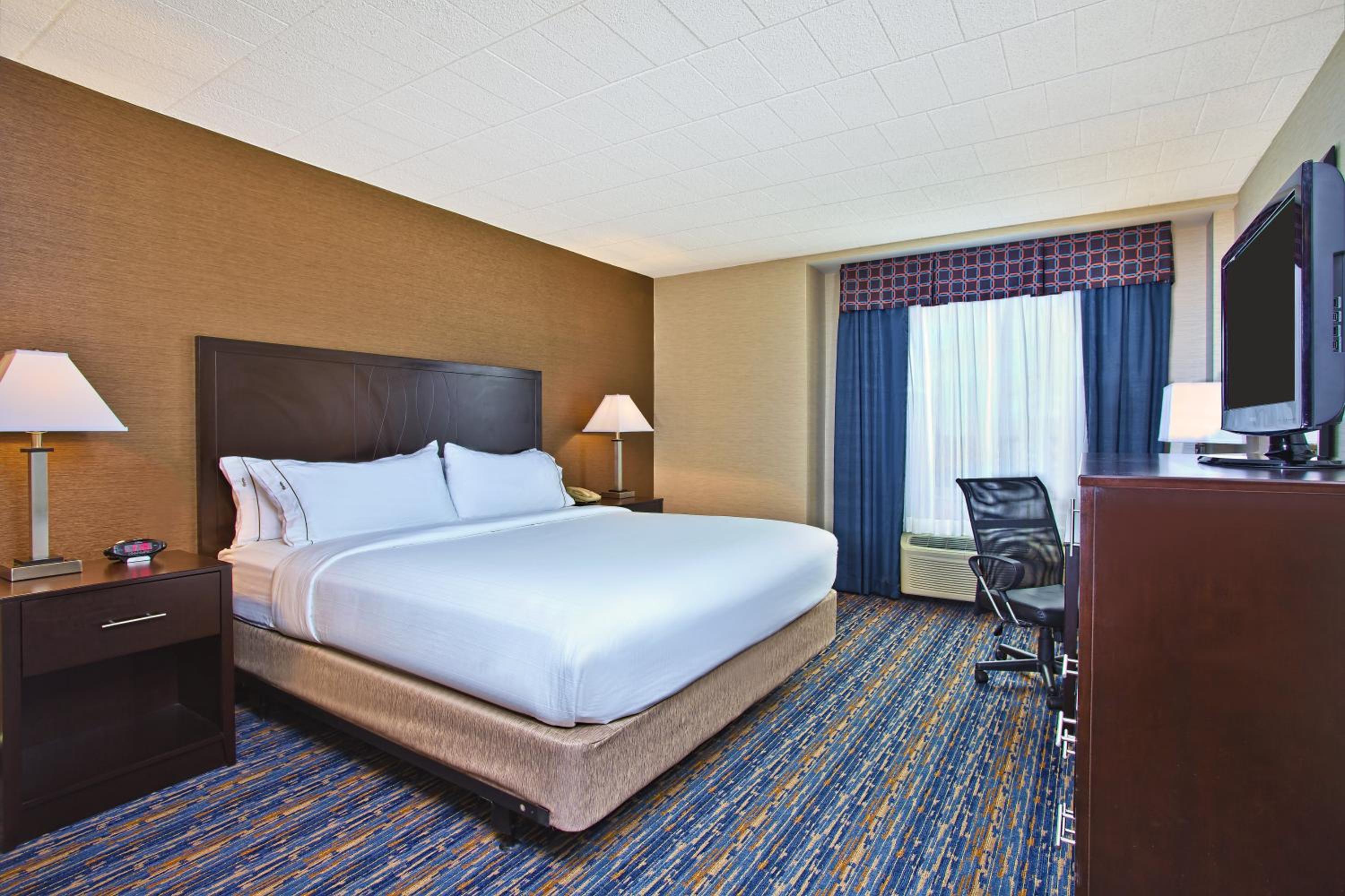 Standard King Room photo 2