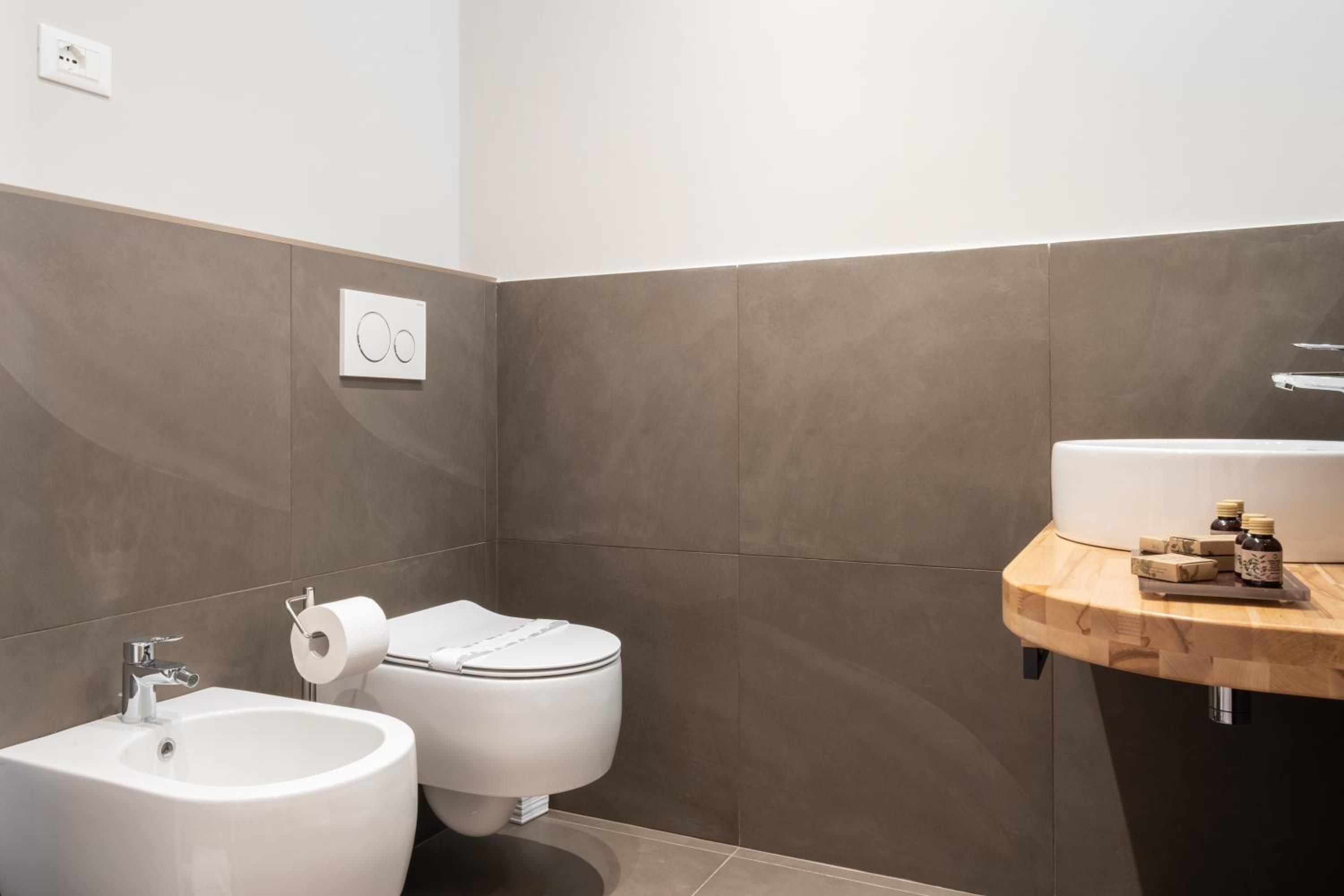 Superior Deluxe Double or Twin Room  - Photo 11