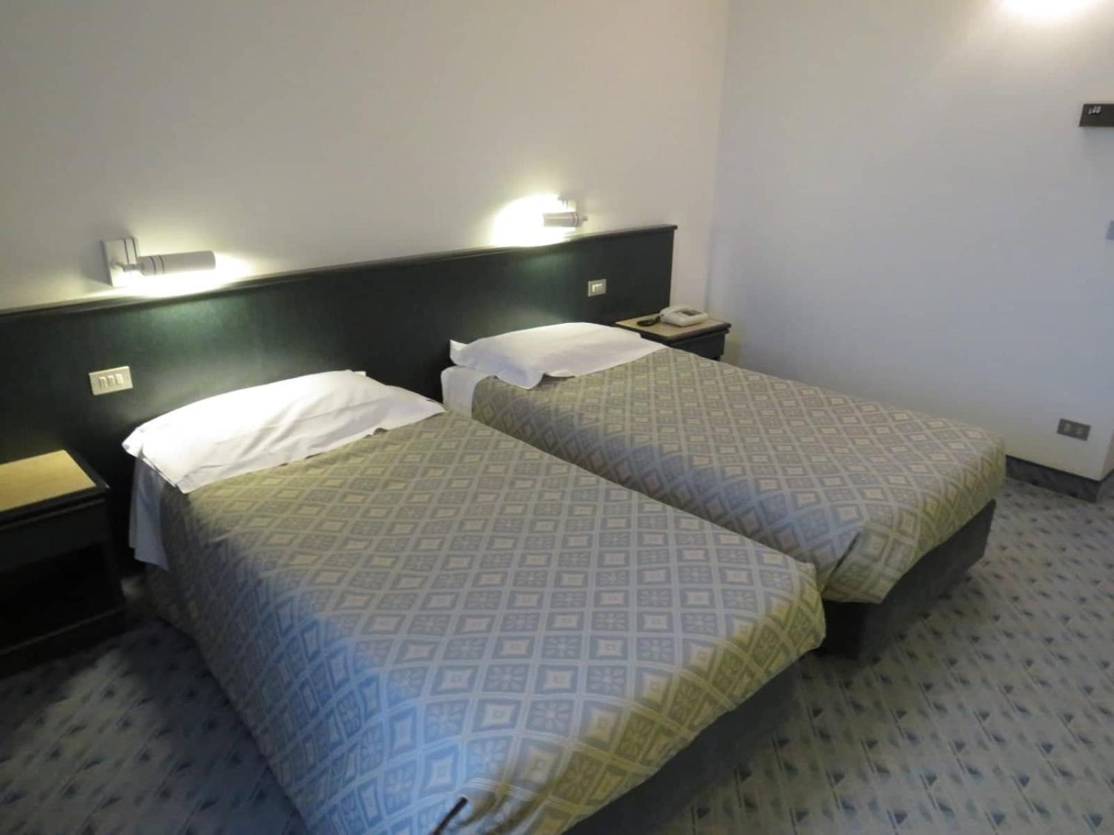 Standard Double or Twin Room - Photo 2