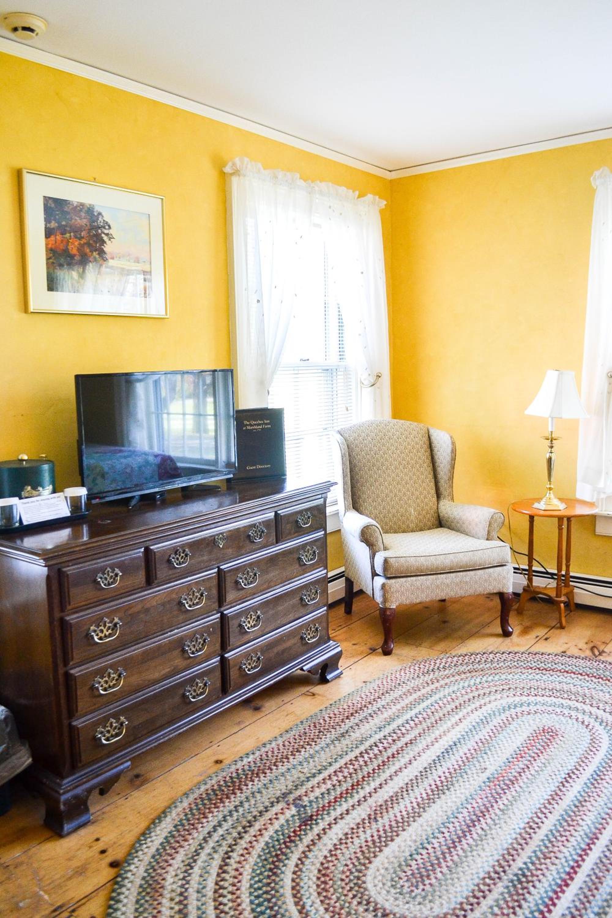 Deluxe Queen Room with Two Queen Beds - Photo 2
