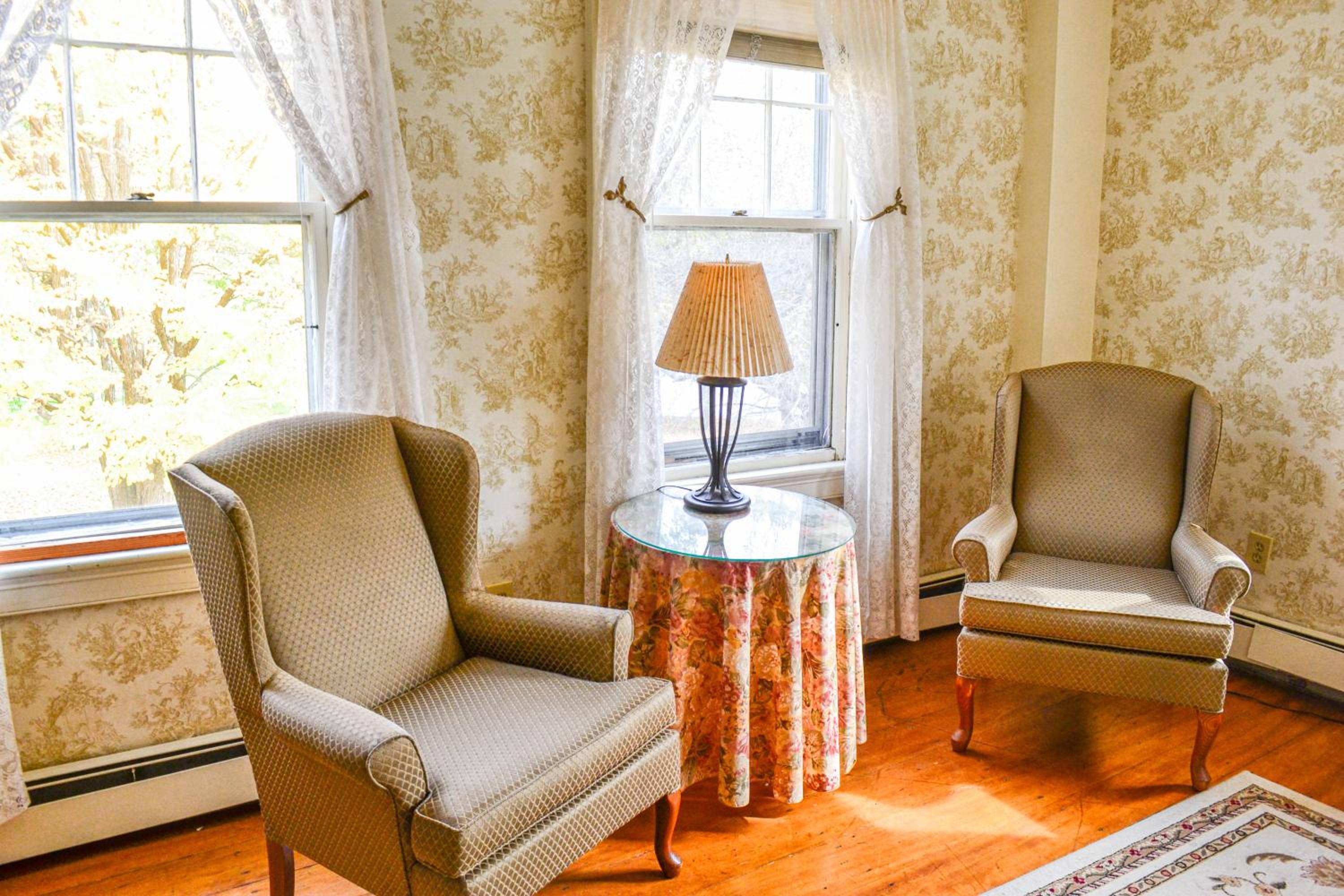 Deluxe Queen Room - Photo 5