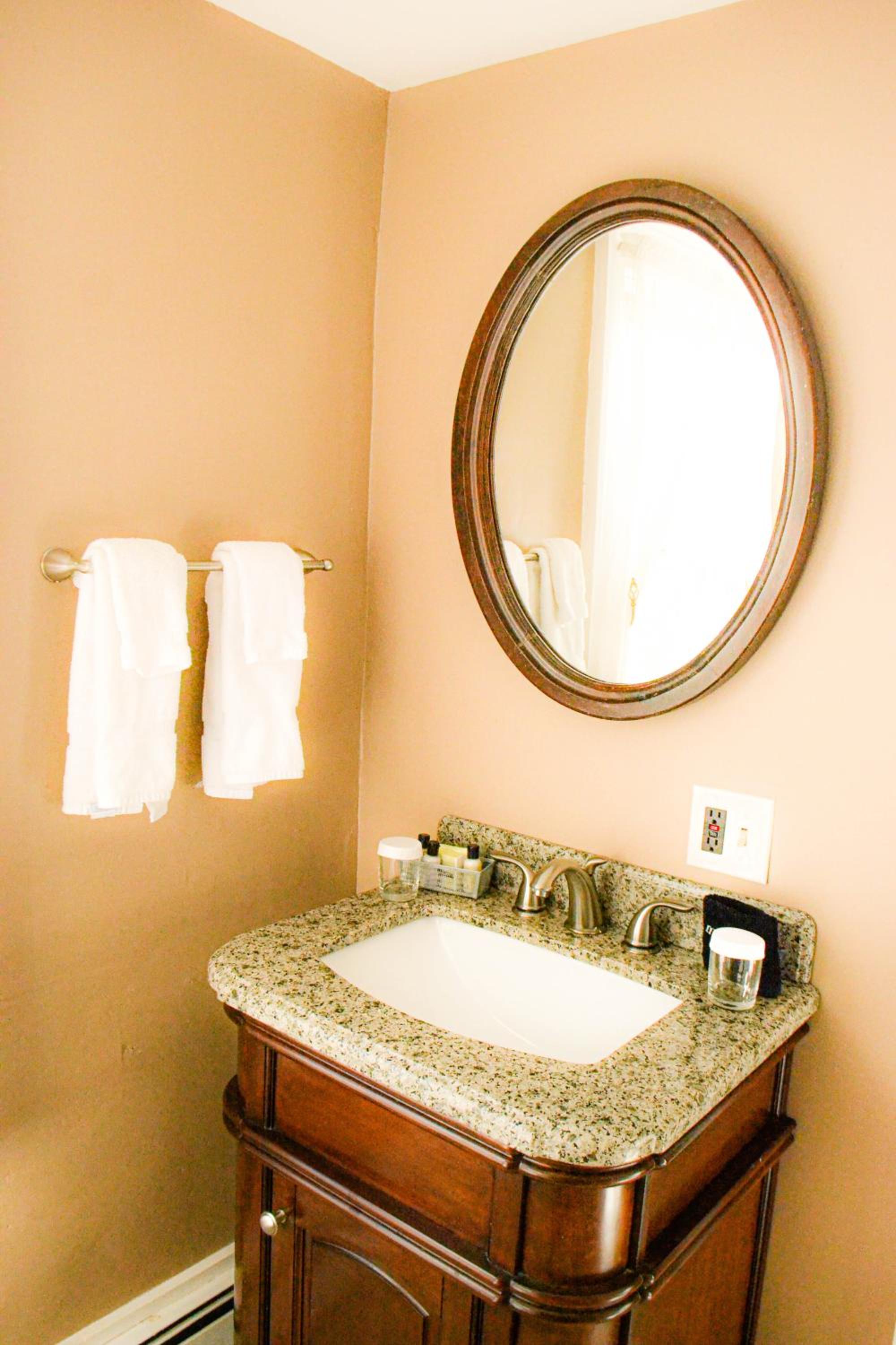 Standard Queen Room - Photo 3