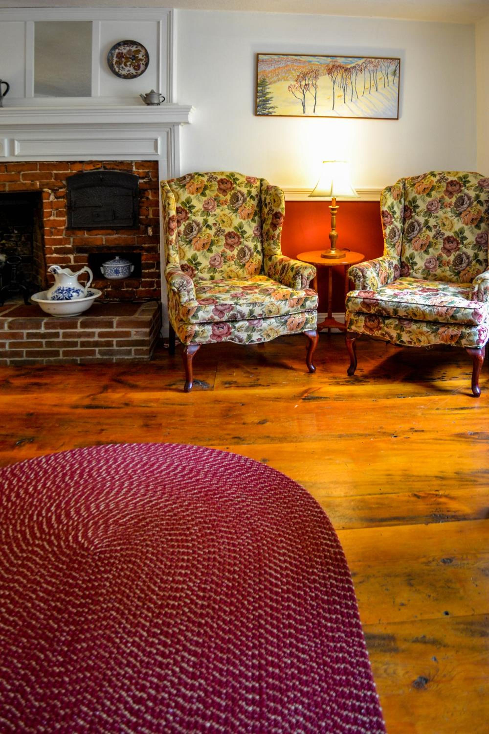 Deluxe King Room - Photo 8