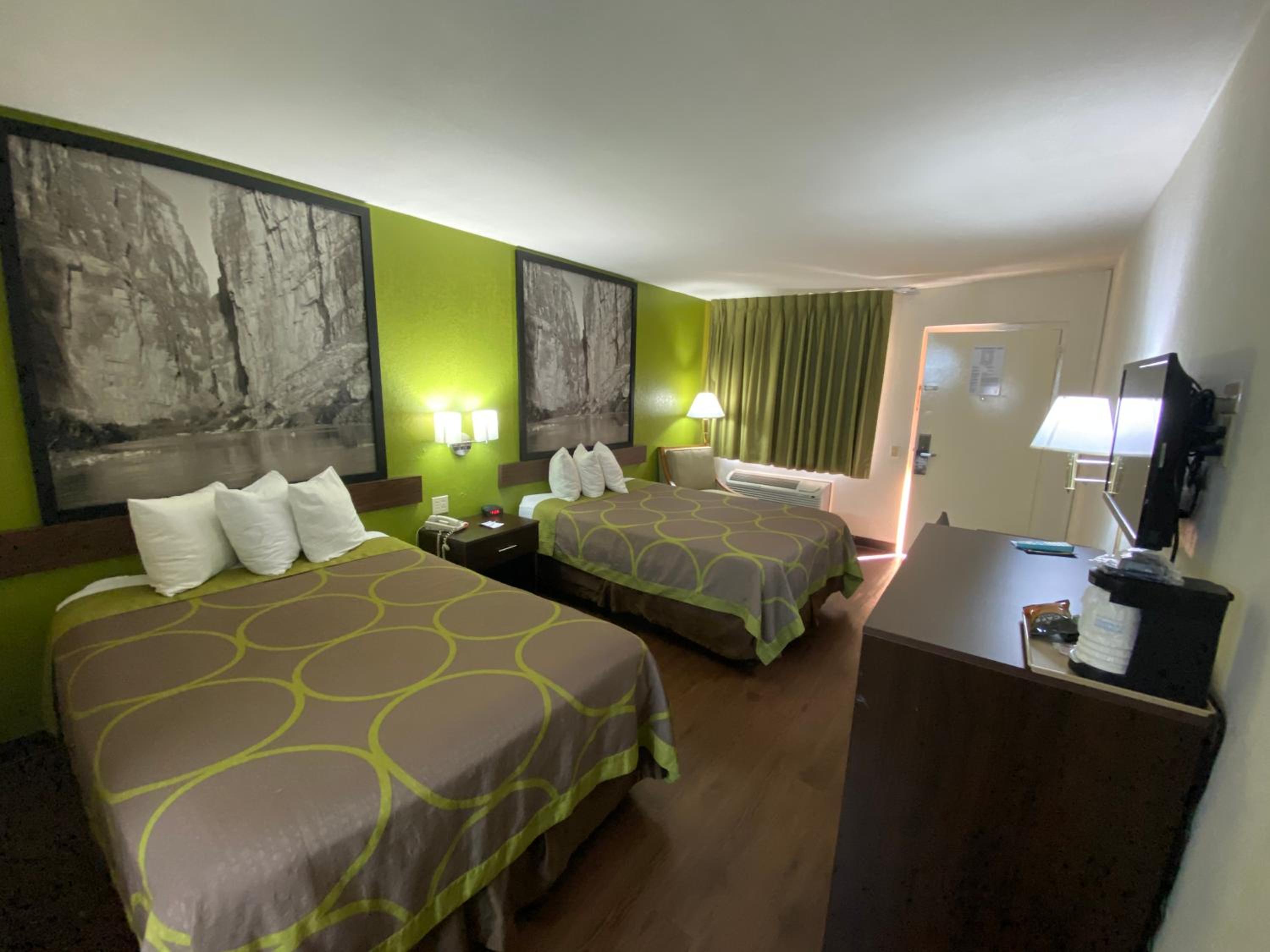 Double Room with Two Double Beds - Smoking - Photo 3