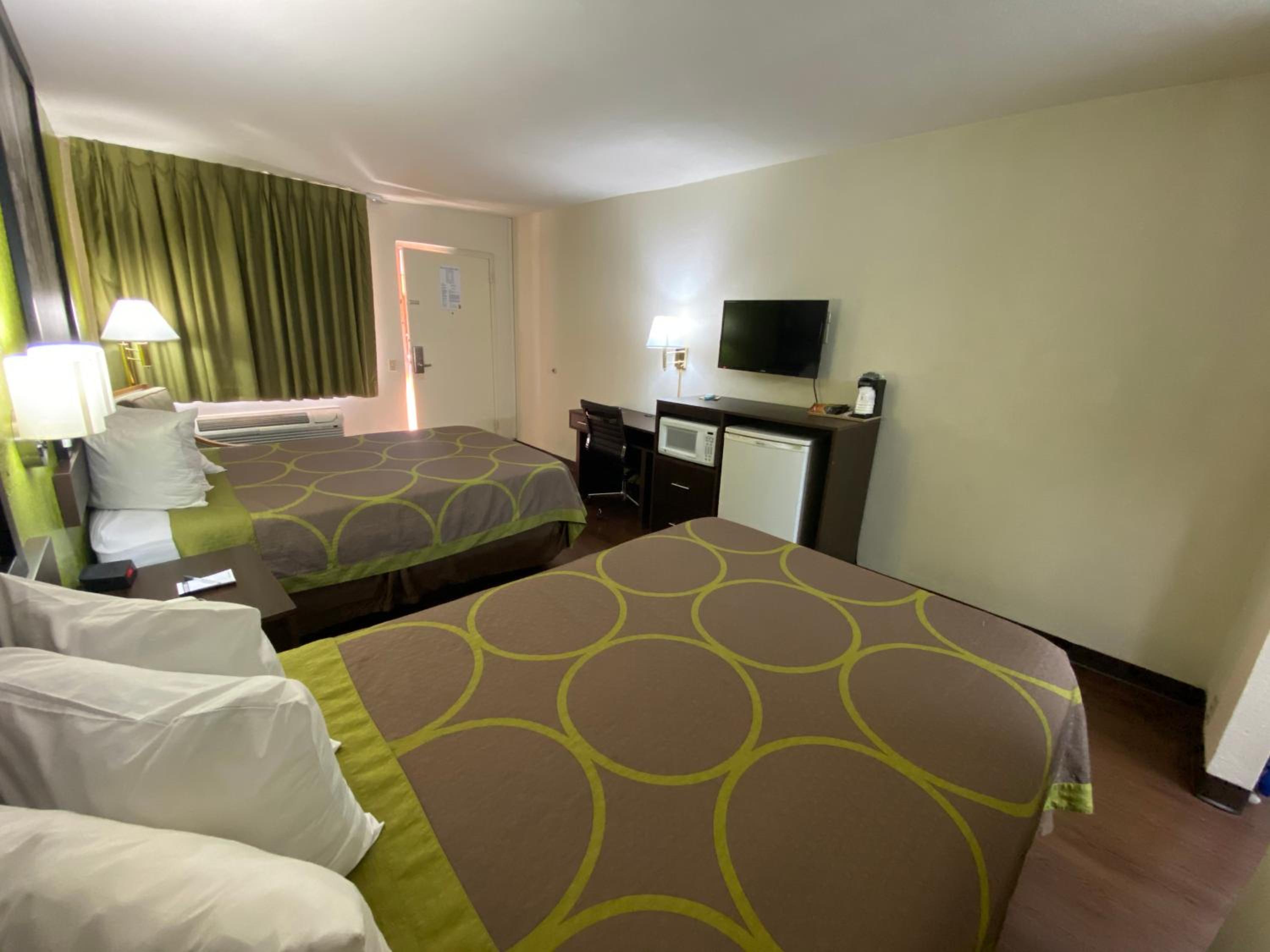 Double Room with Two Double Beds - Non-Smoking - Photo 4