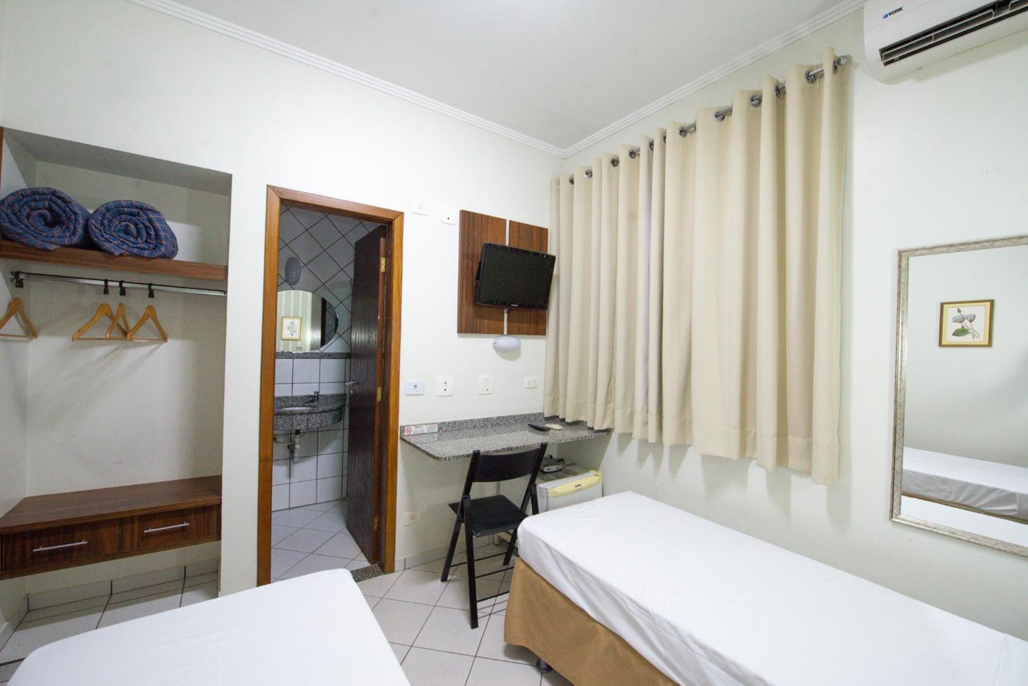 Double Room (2 single beds) photo 3