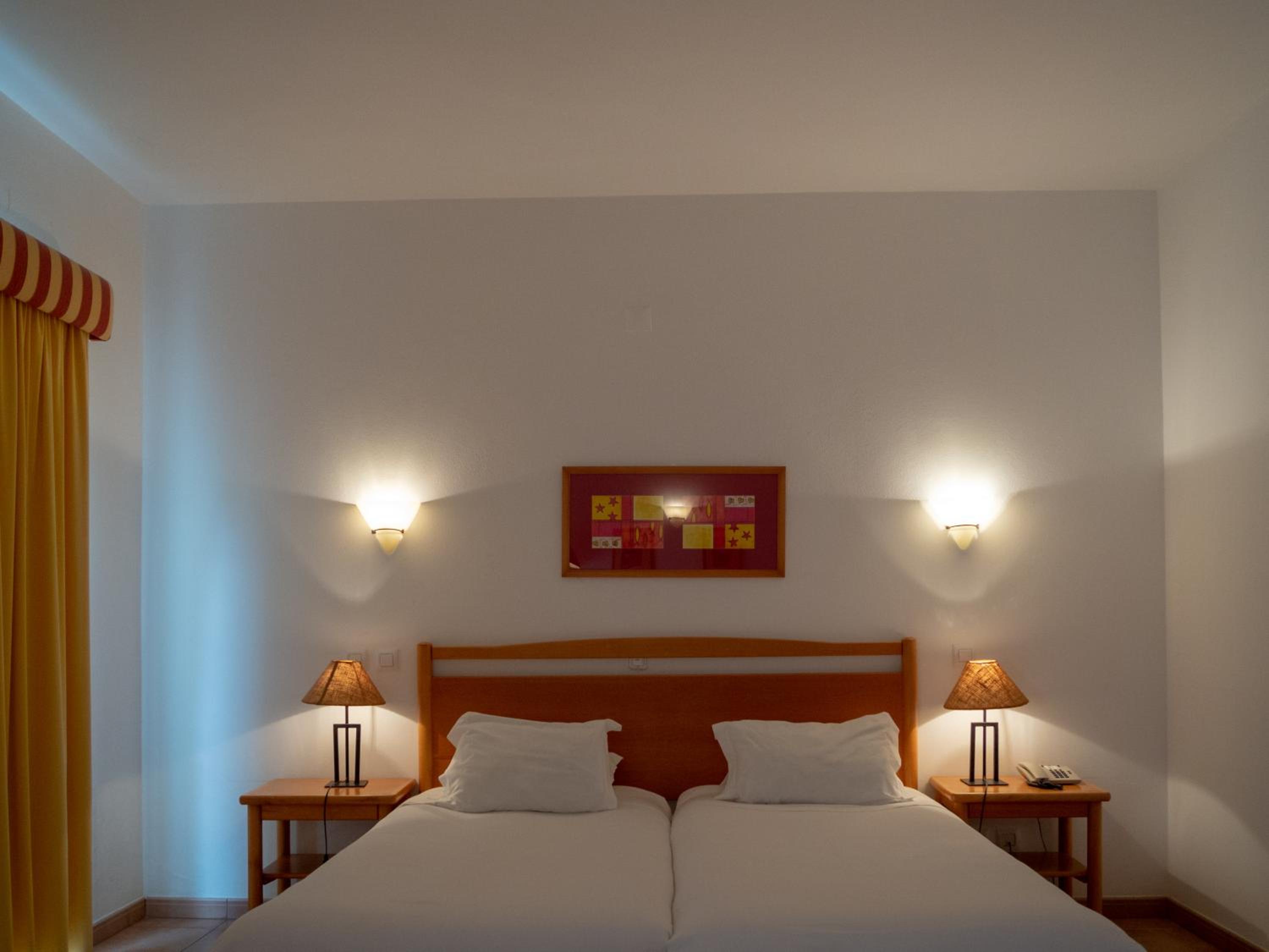 Superior Twin Room with Balcony and Pool View photo 2