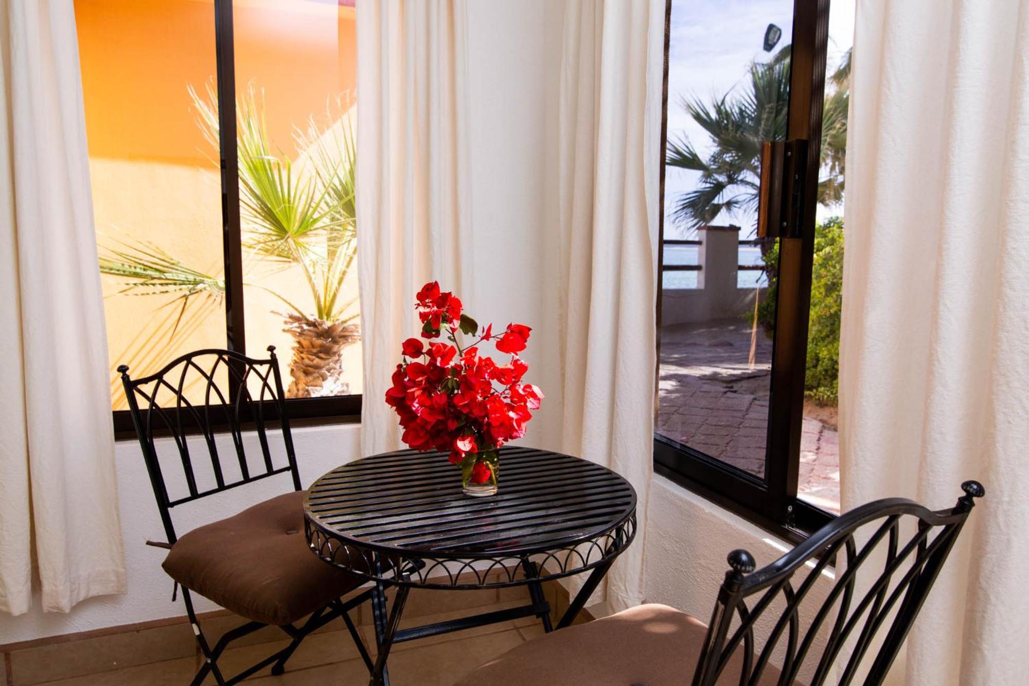 Double or Twin Room with Sea View photo 3