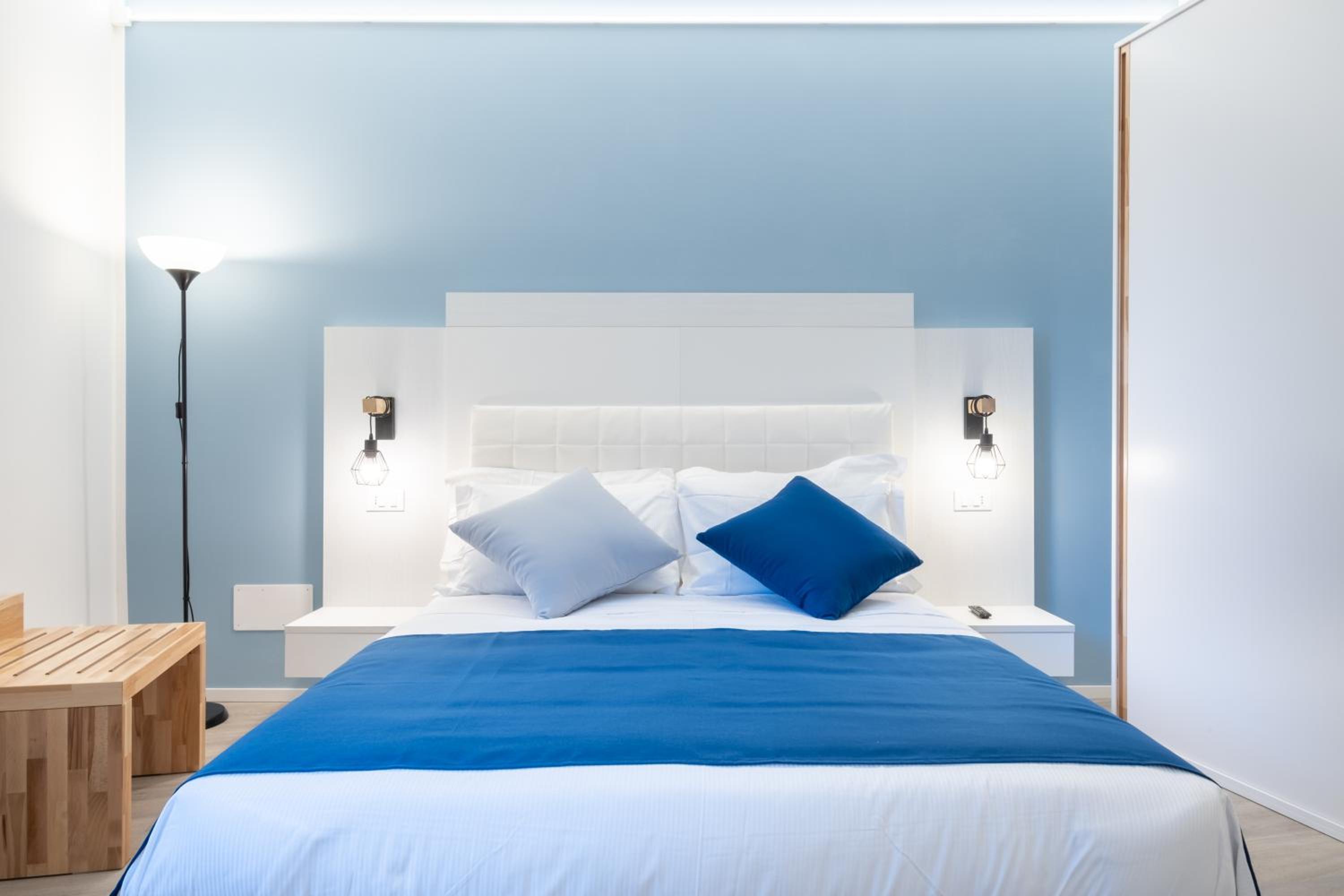 Superior King Room - Photo 3