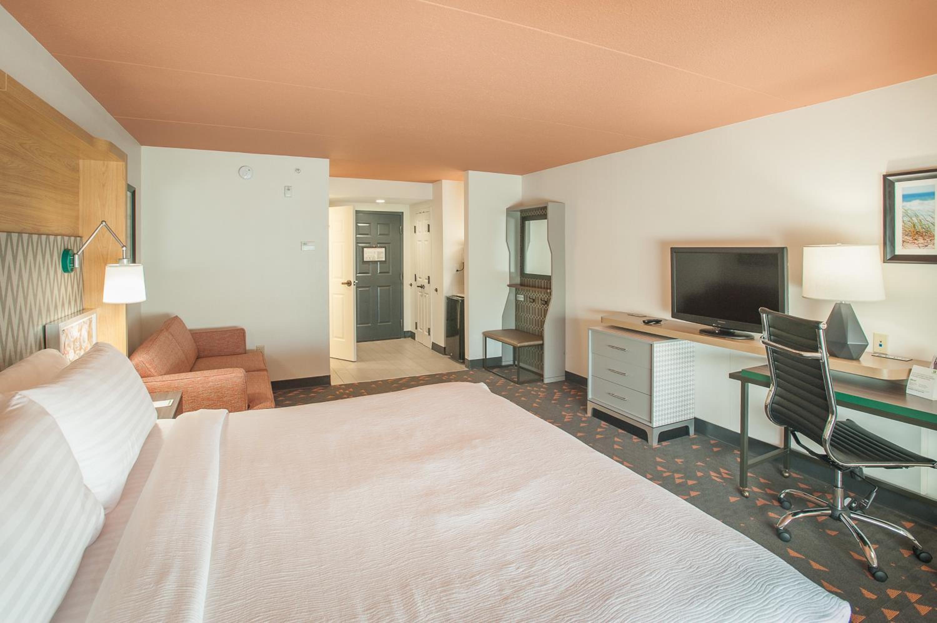 Standard King Room with Sofa Bed - Photo 4
