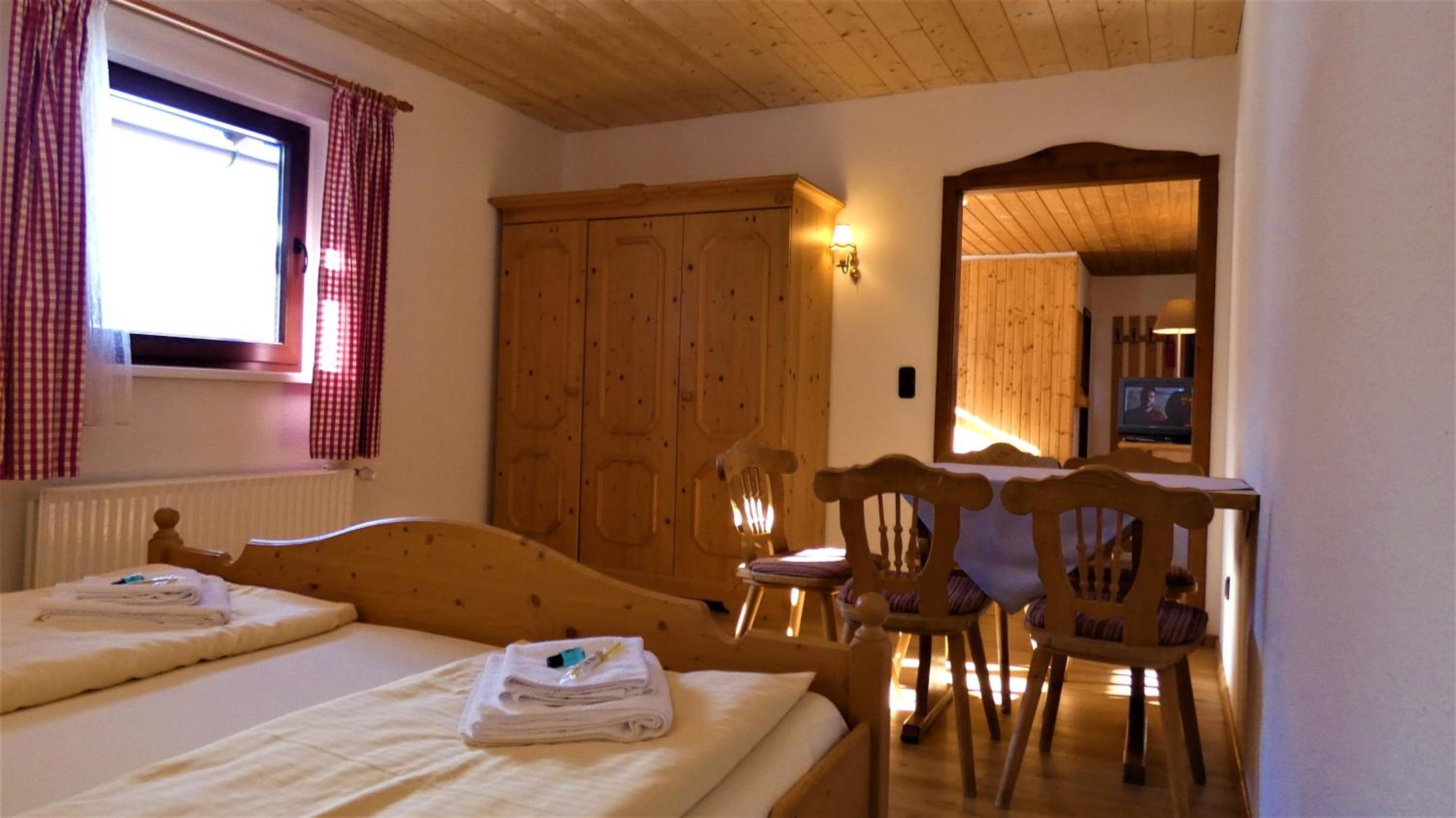 6-Bed Room photo 1