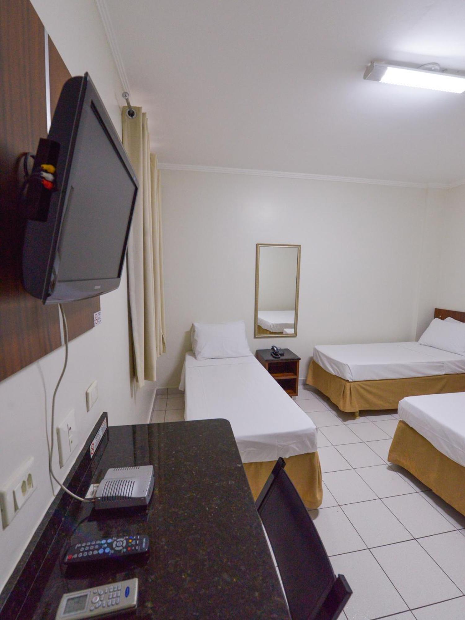 Quadruple Room (1 double bed and 2 single beds) photo 2