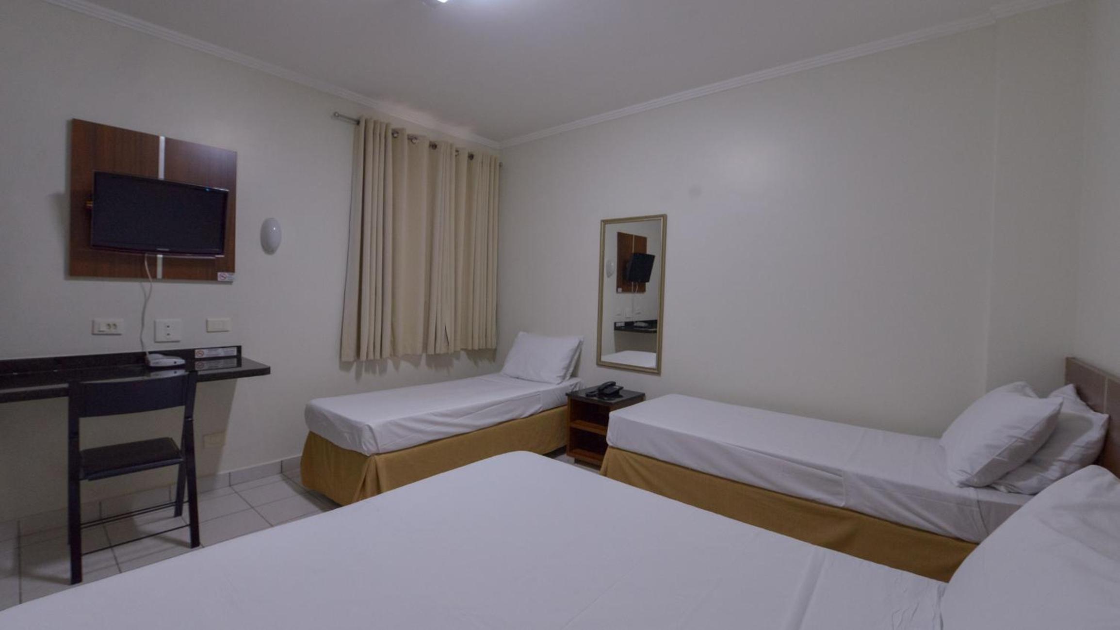 Quadruple Room (1 double bed and 2 single beds) photo 1