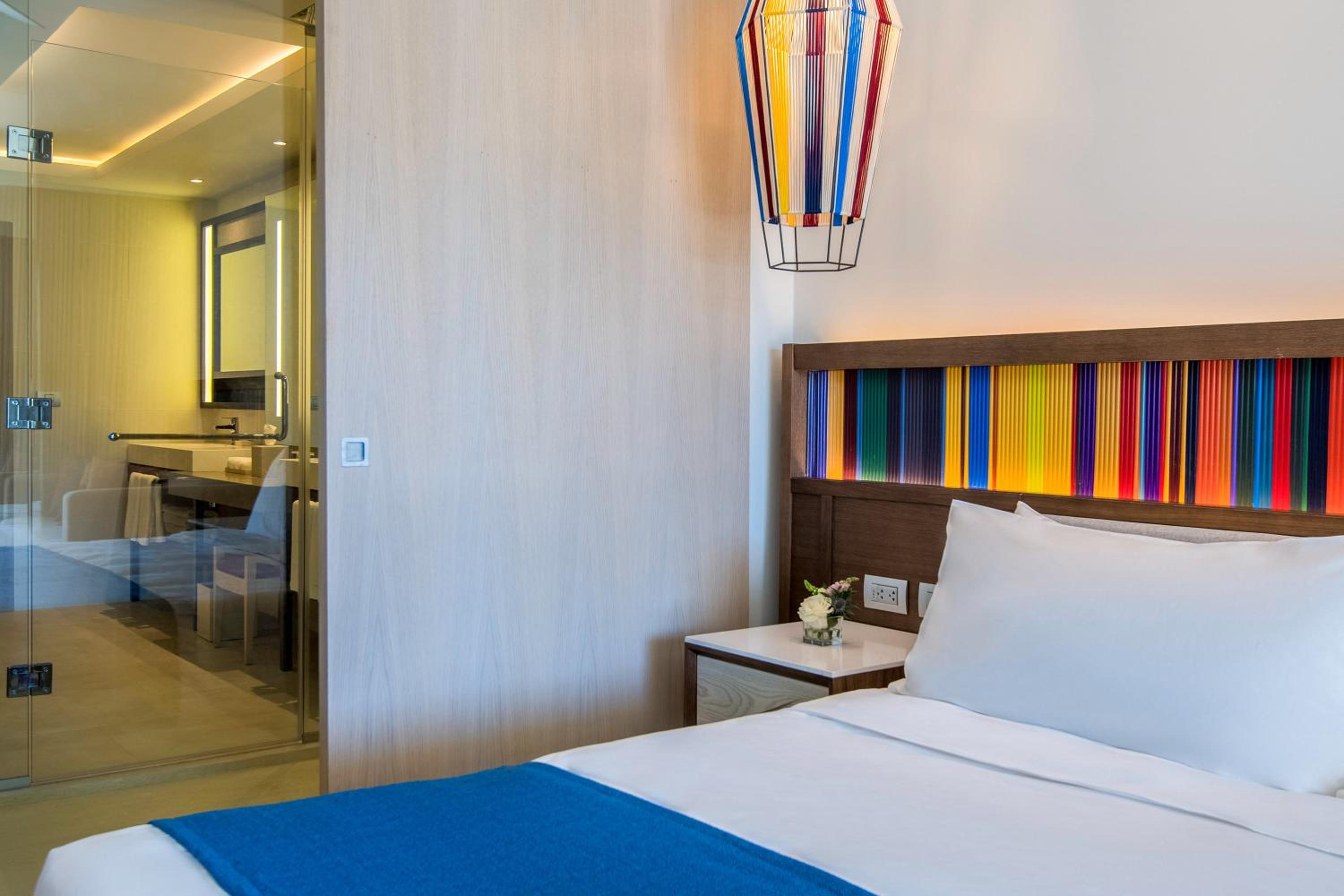 Oceanfront Club Junior King Suite - Photo 2