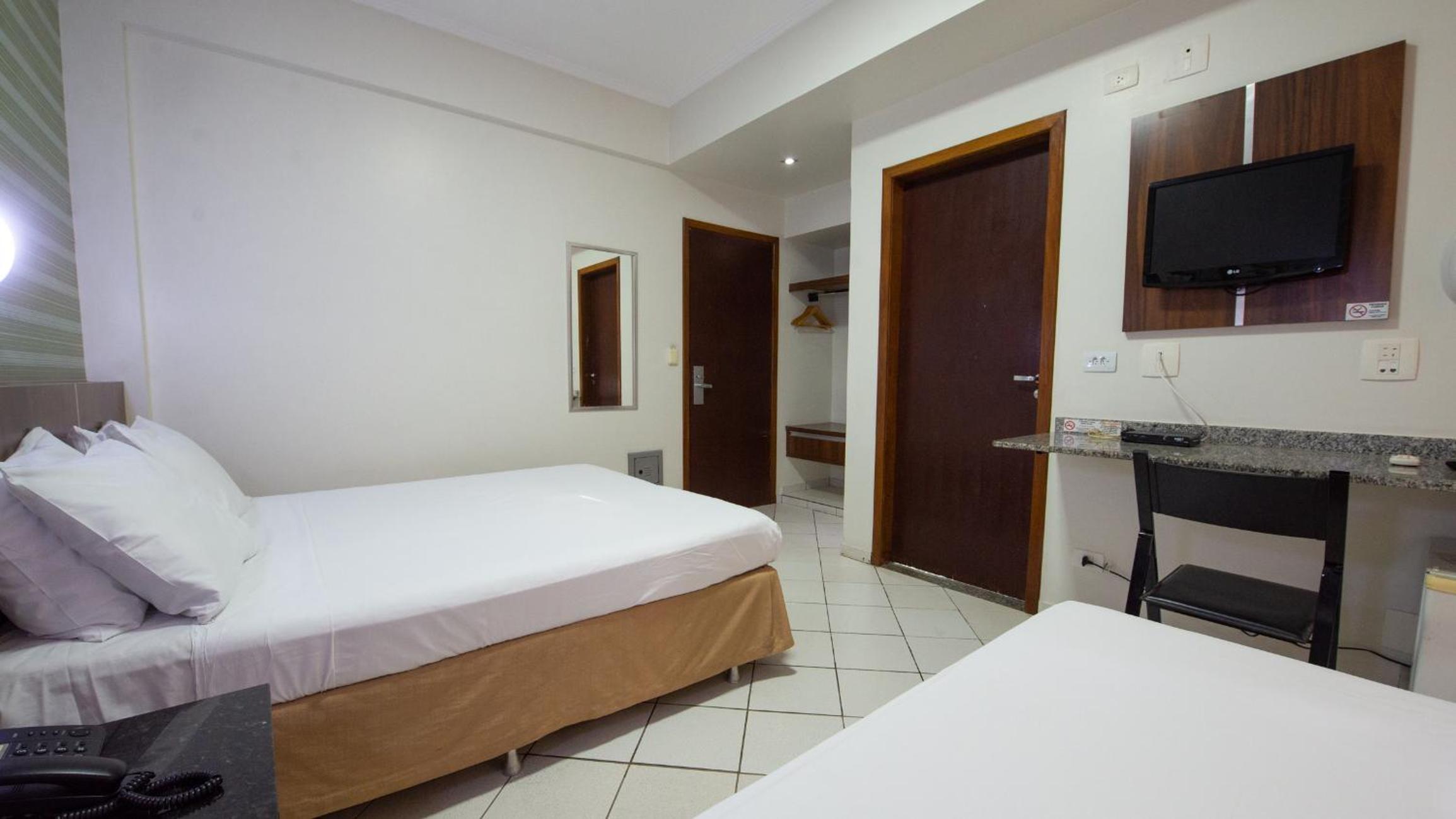 Triple Room (1 double bed and 1 single bed) photo 2