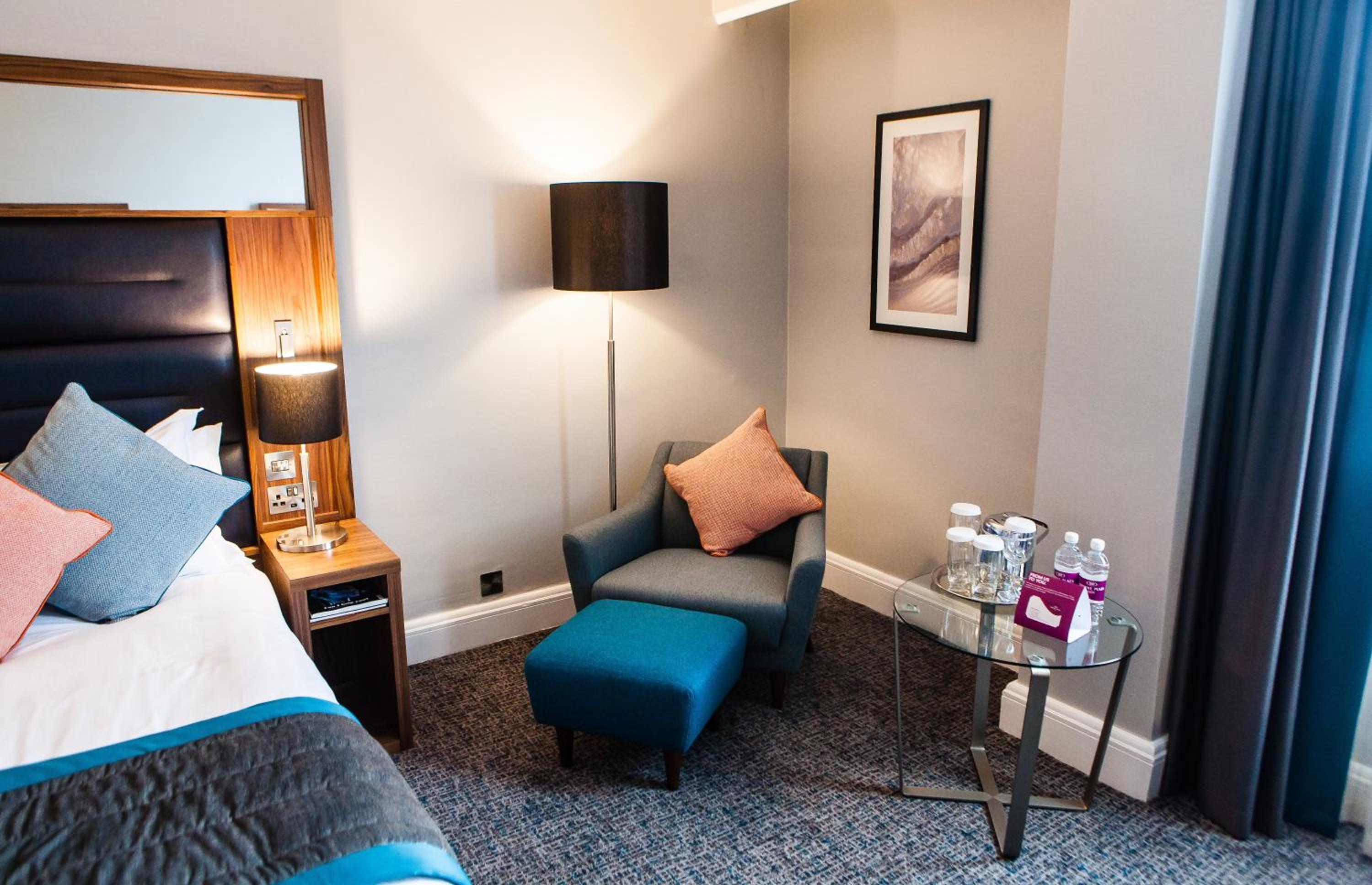 Standard Queen Room with Lounge Access - Photo 5