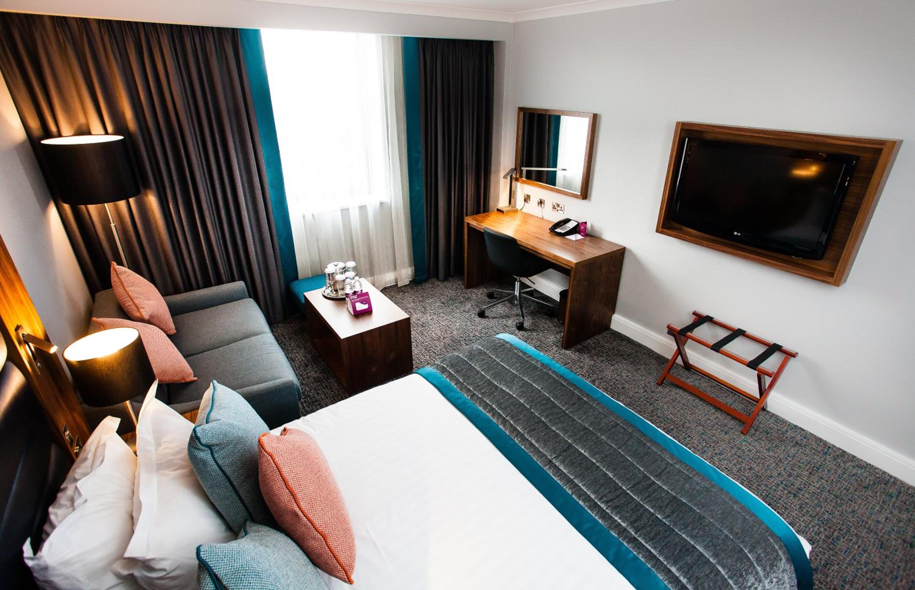 Standard Queen Room with Lounge Access - Photo 4