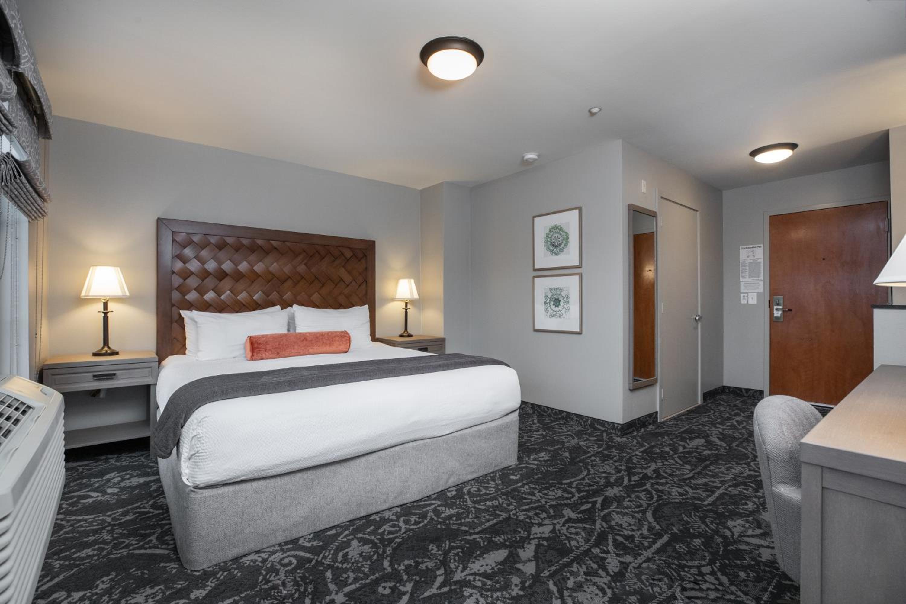 King Room thumbnail 5