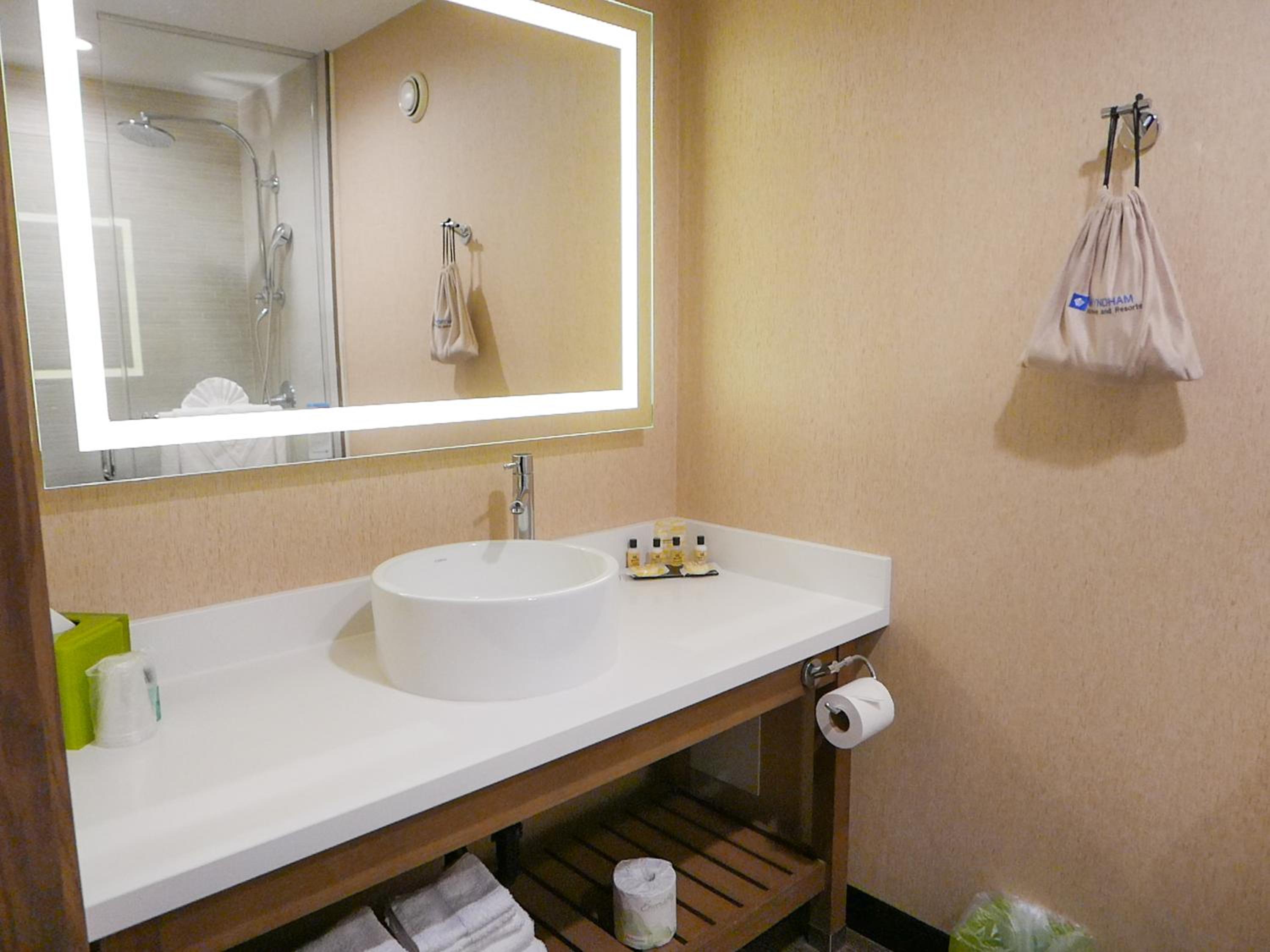 King Room - Non-Smoking - Photo 6